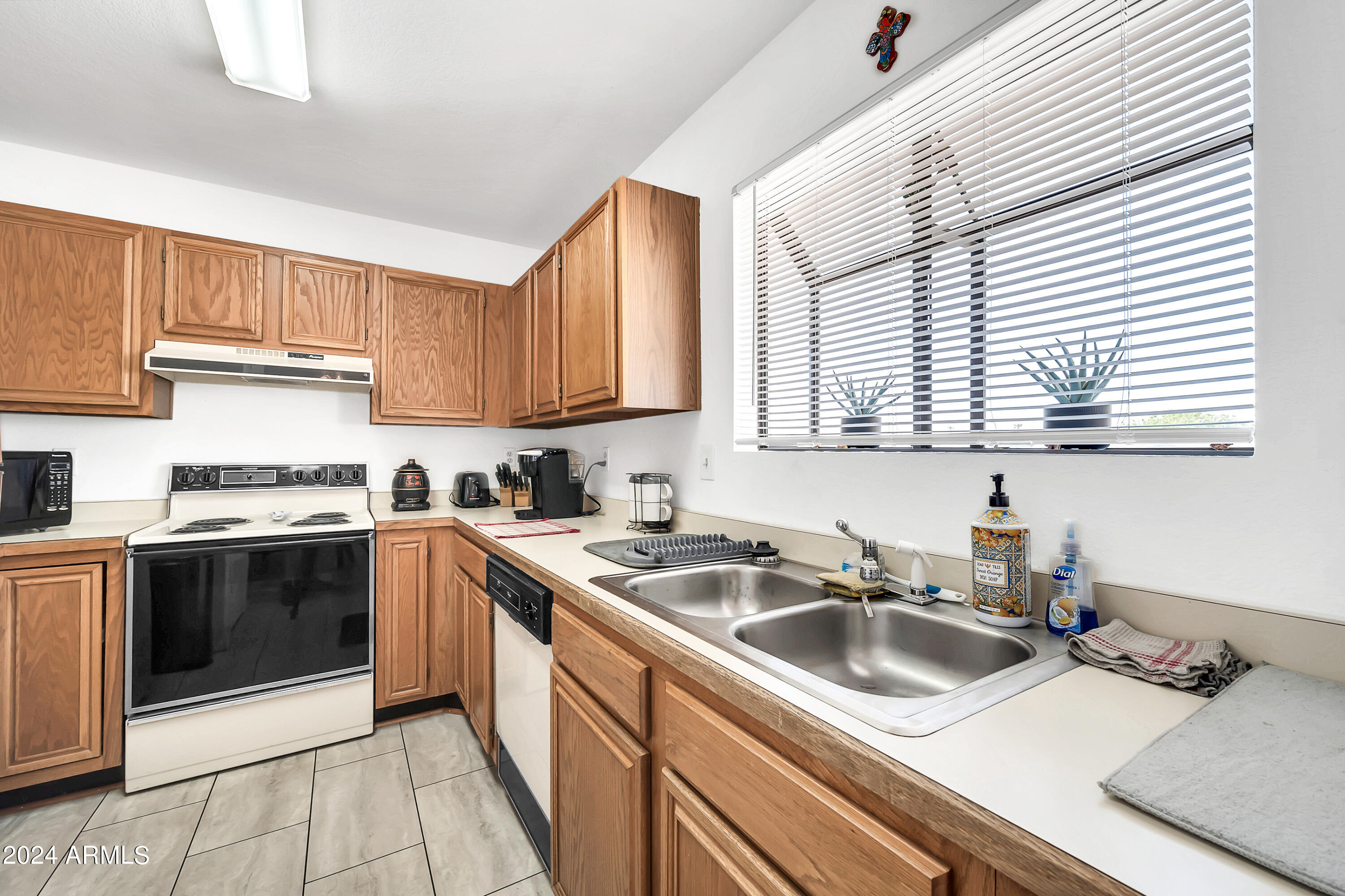 5518 E LINDSTROM Lane # 2022