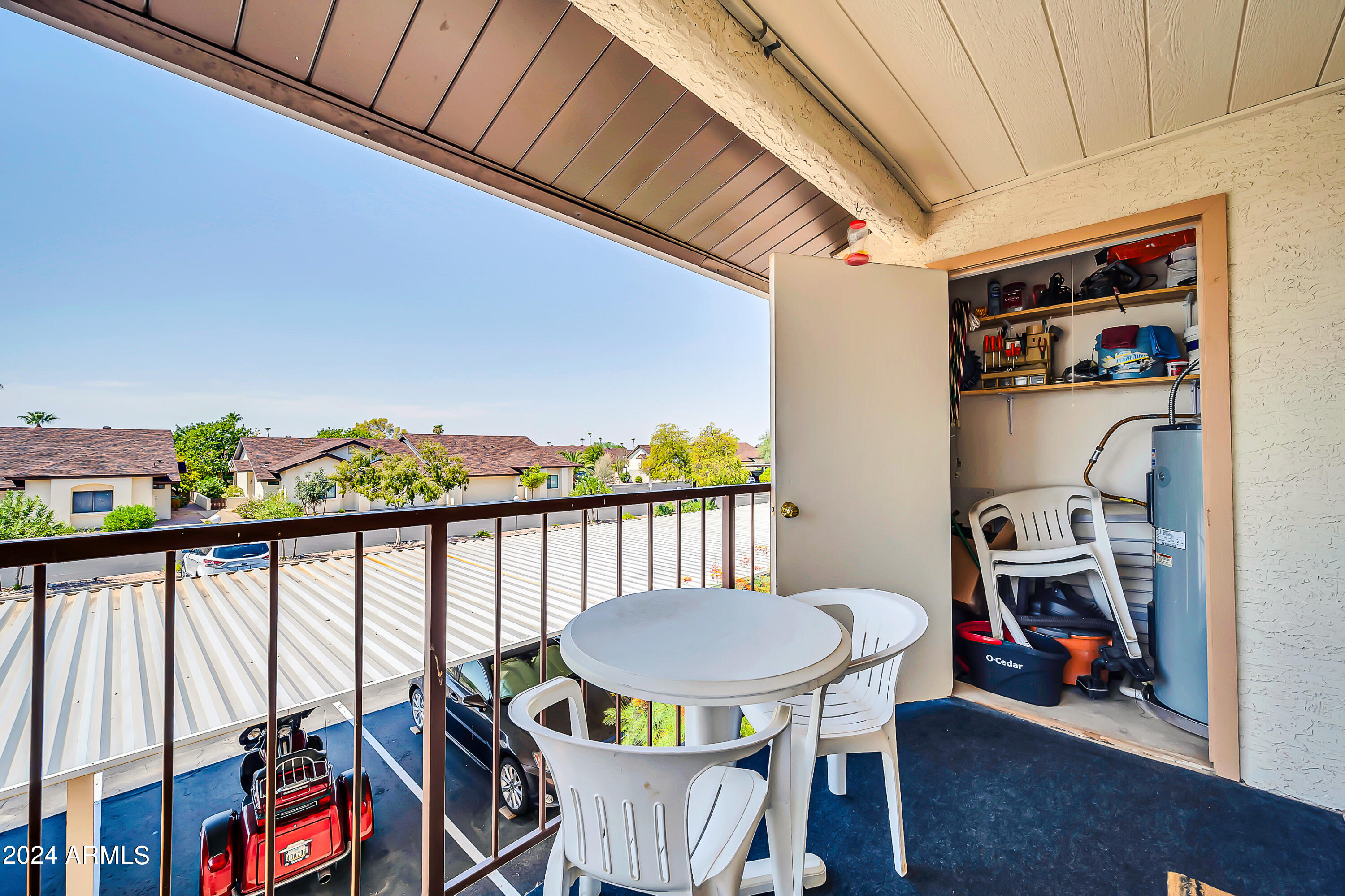 5518 E LINDSTROM Lane # 2022