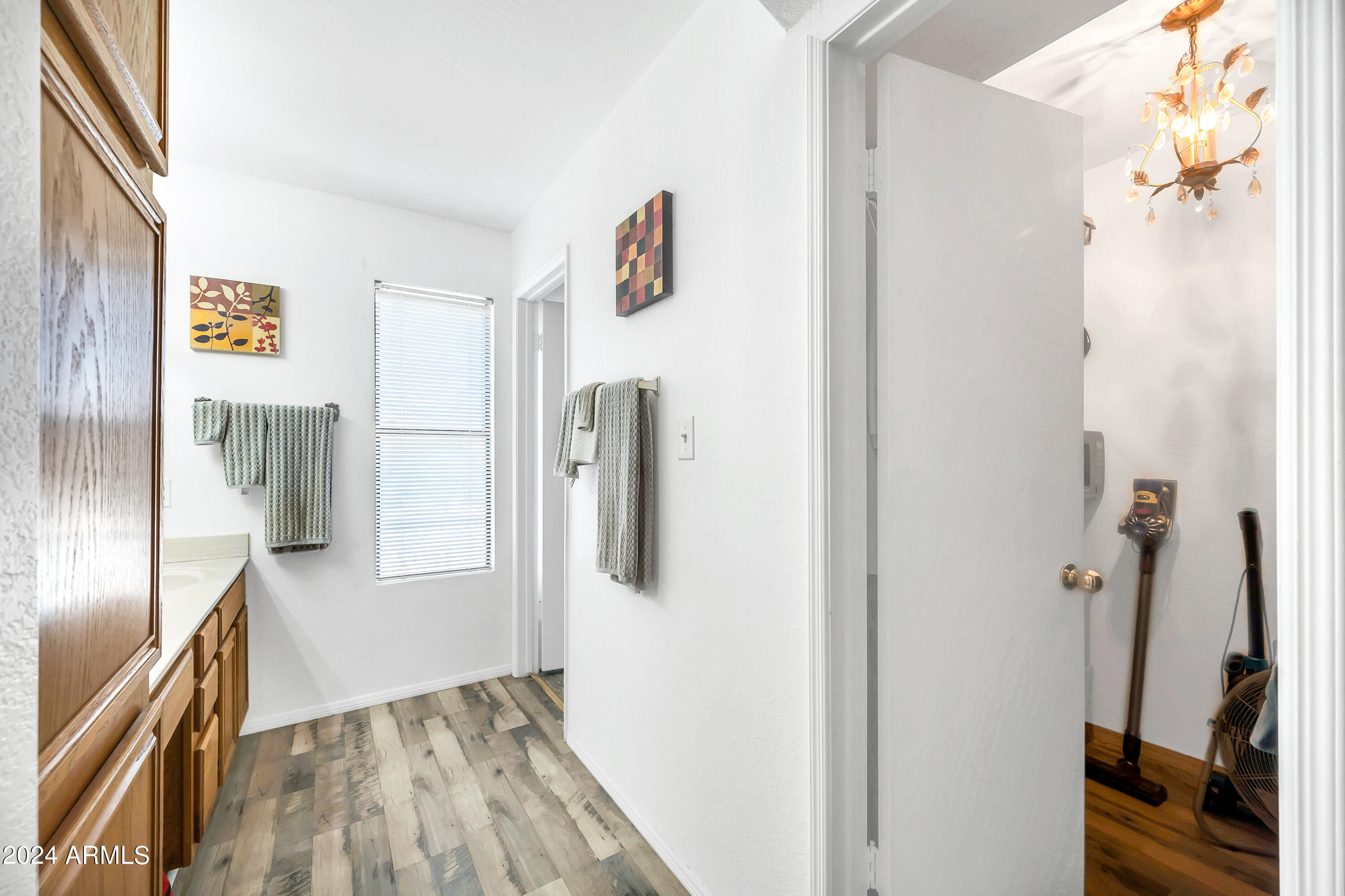 5518 E LINDSTROM Lane # 2022