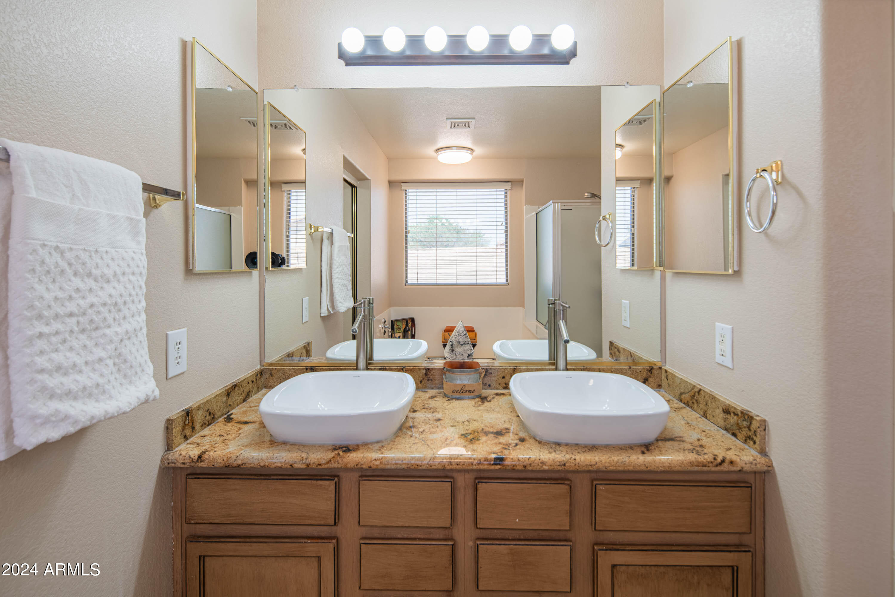 2508 W RUNNING DEER Trail