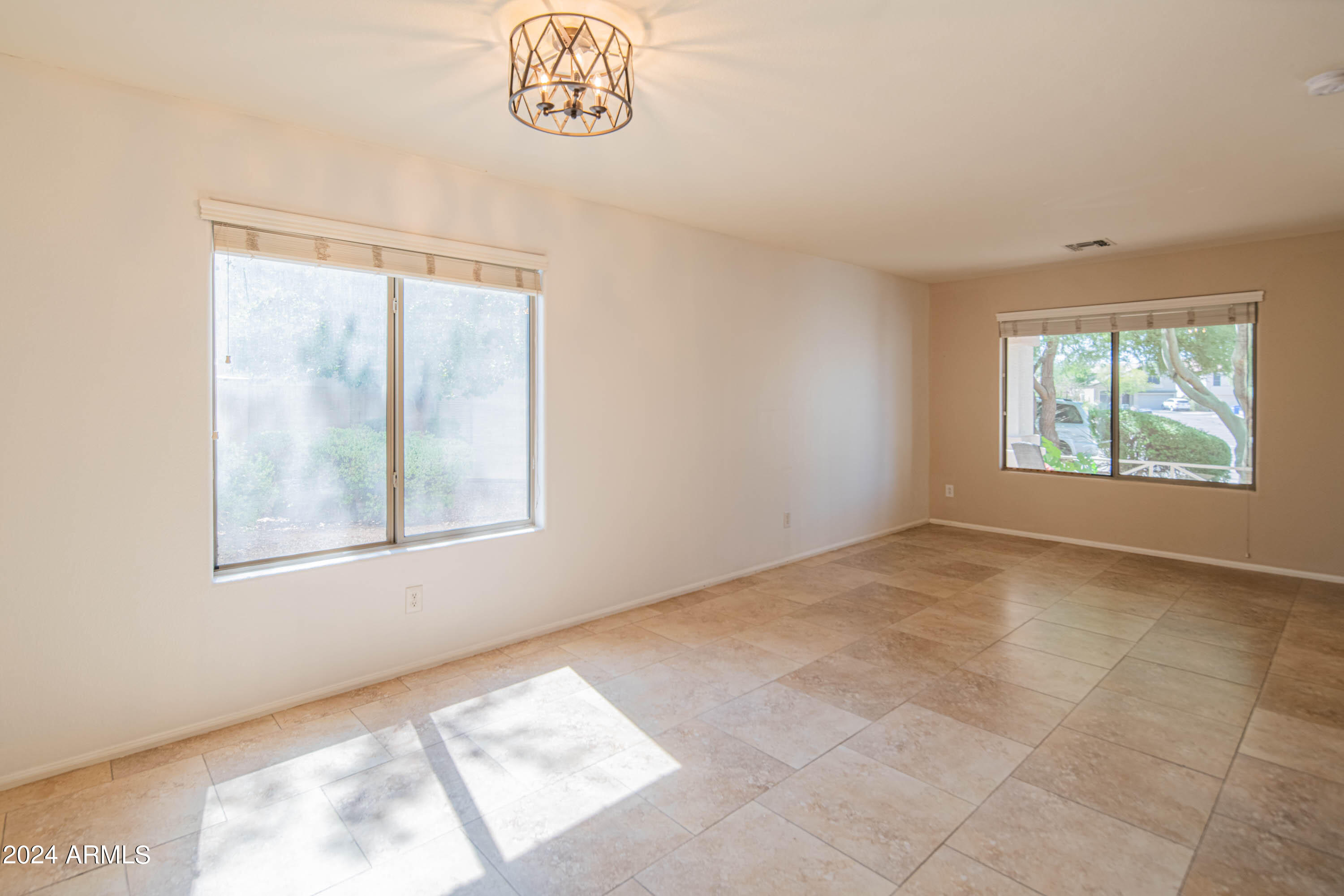 2508 W RUNNING DEER Trail