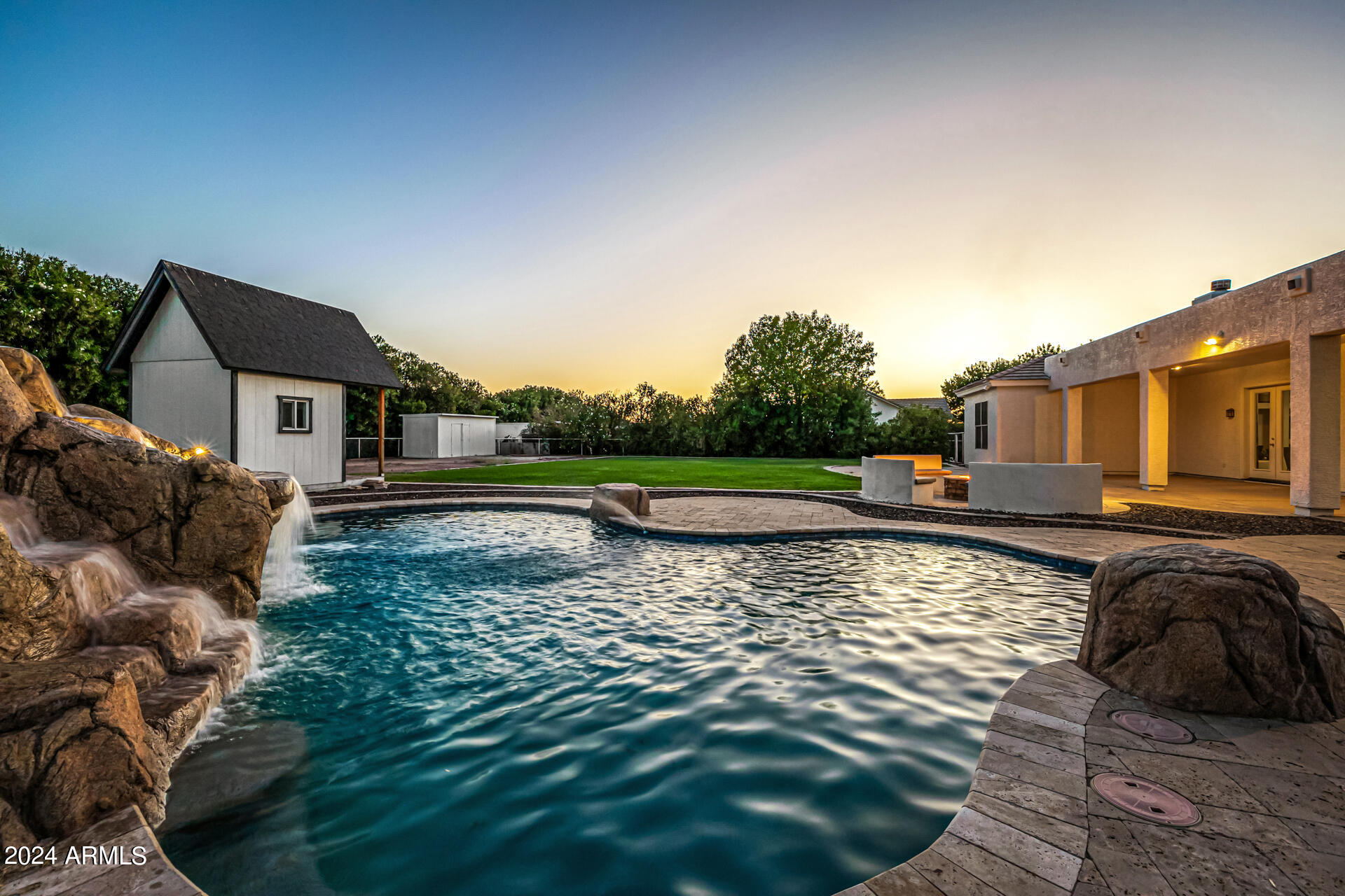 2565 E QUEEN CREEK Road