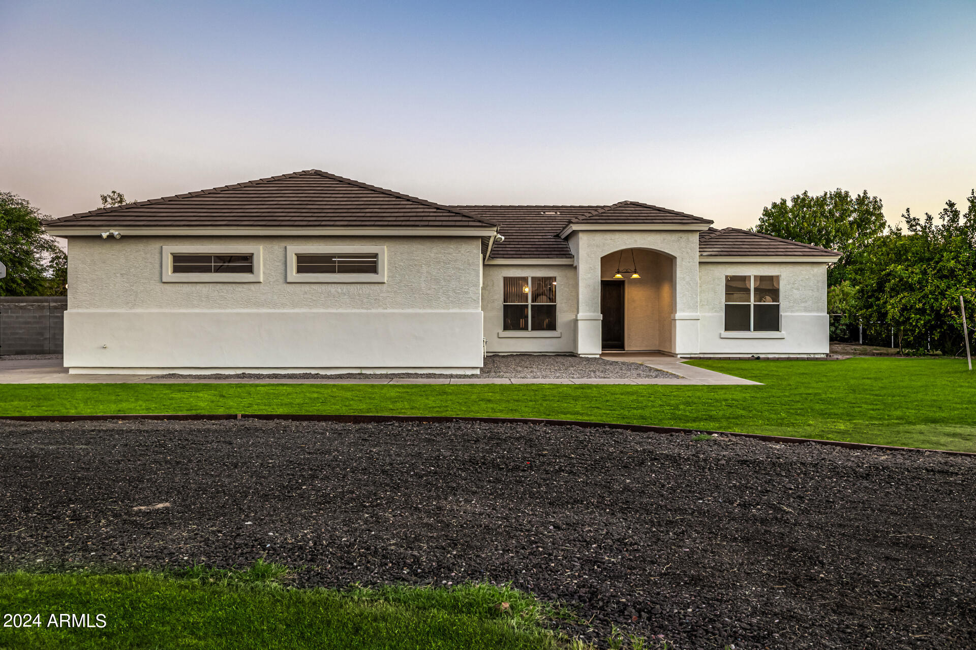2565 E QUEEN CREEK Road