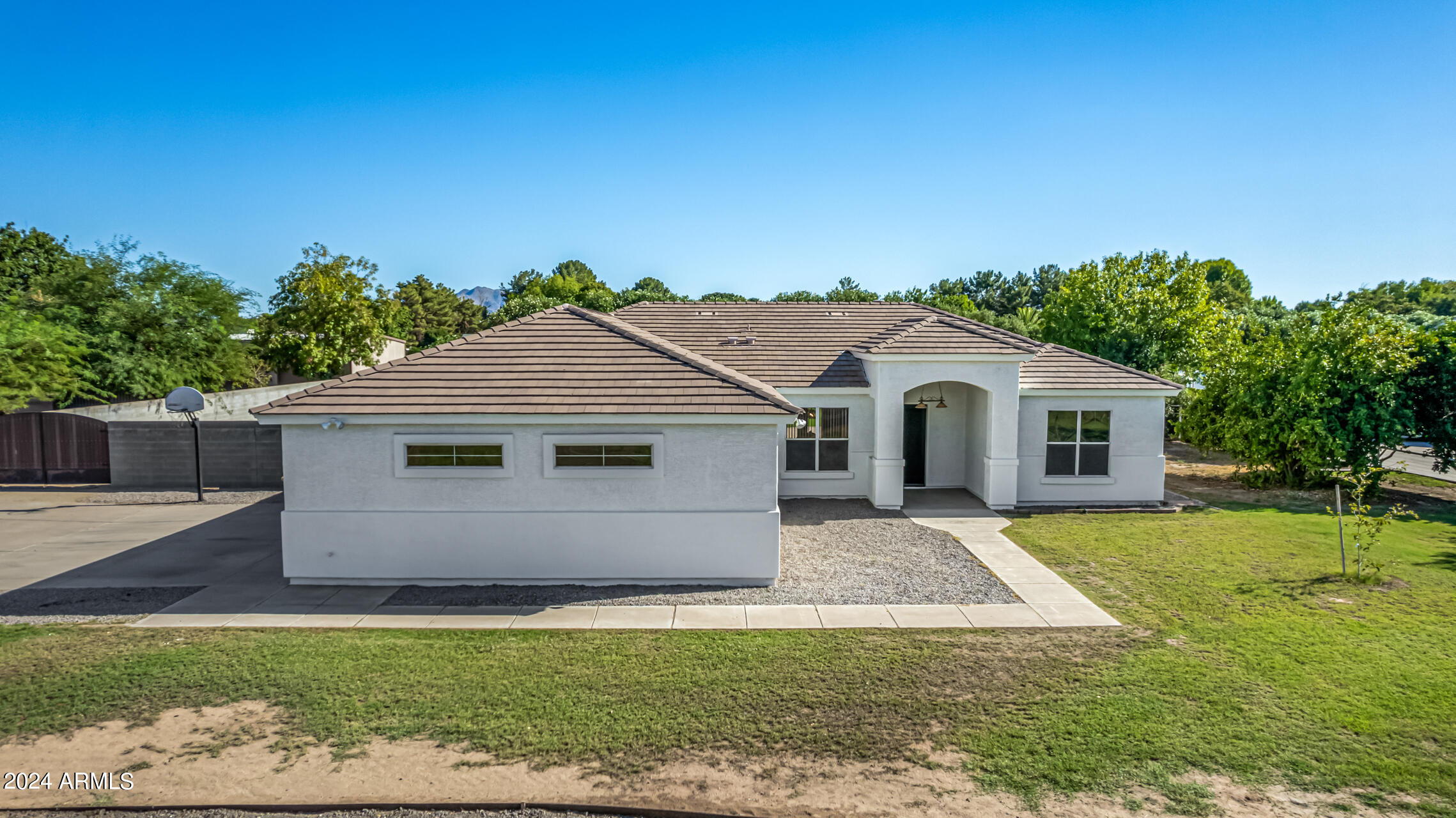 2565 E QUEEN CREEK Road