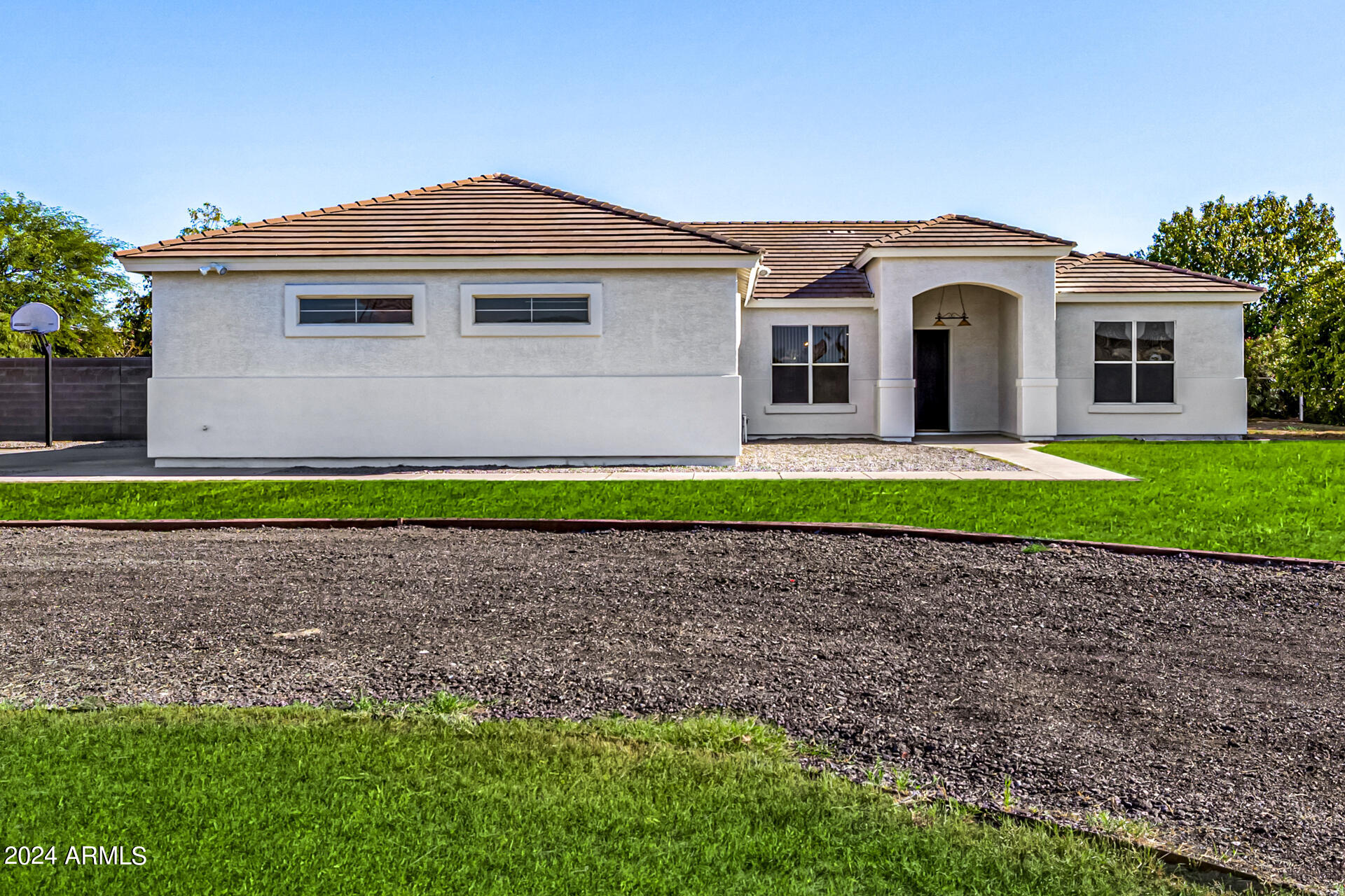 2565 E QUEEN CREEK Road