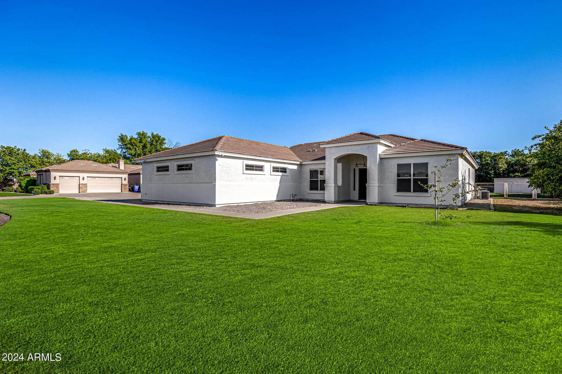 2565 E QUEEN CREEK Road