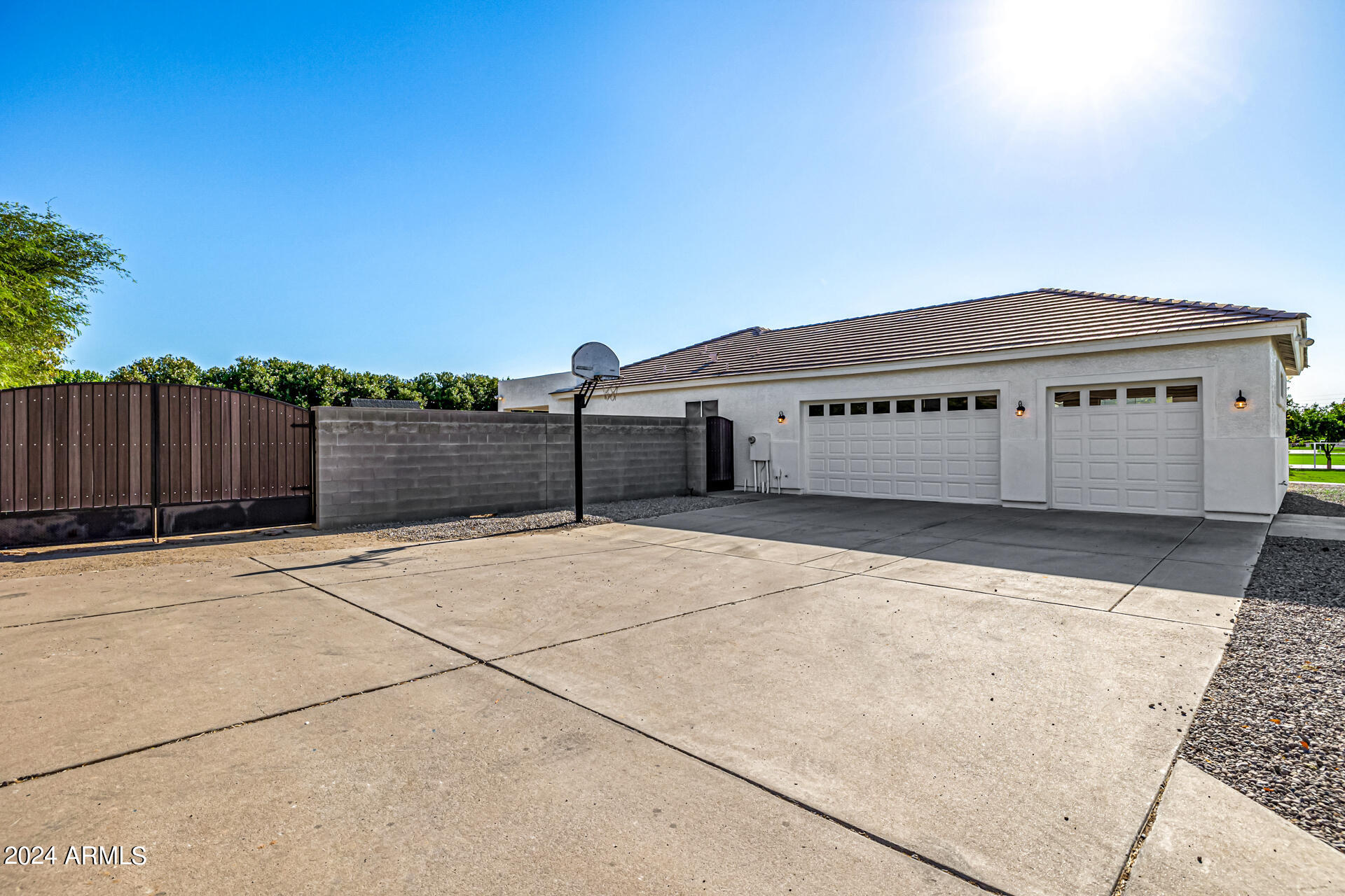 2565 E QUEEN CREEK Road