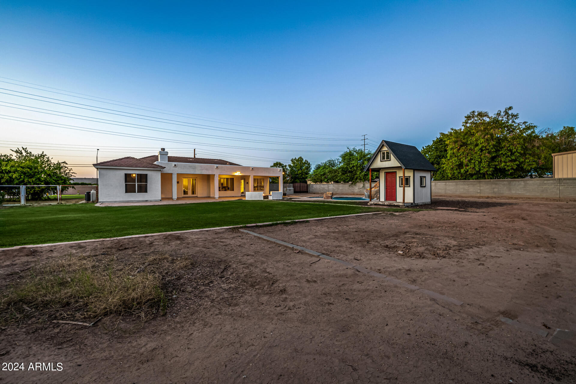 2565 E QUEEN CREEK Road