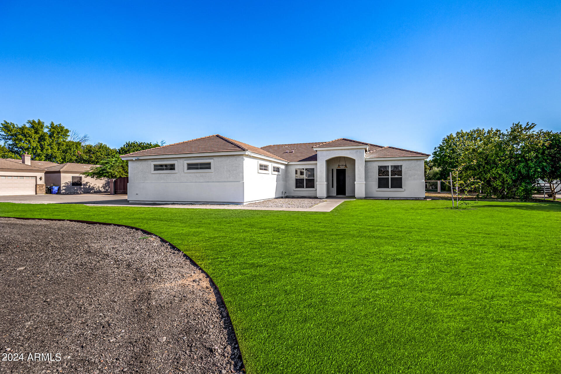 2565 E QUEEN CREEK Road
