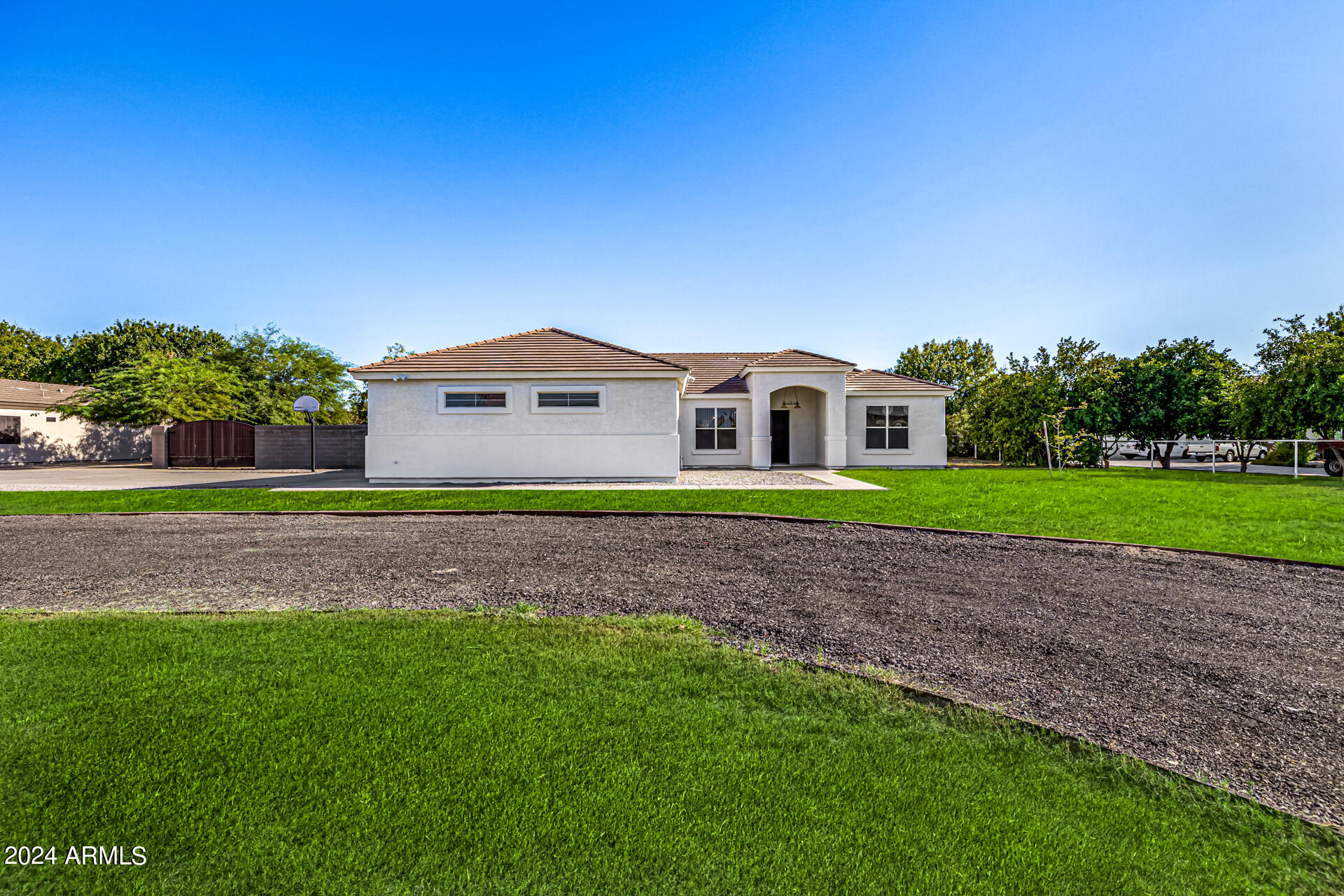 2565 E QUEEN CREEK Road