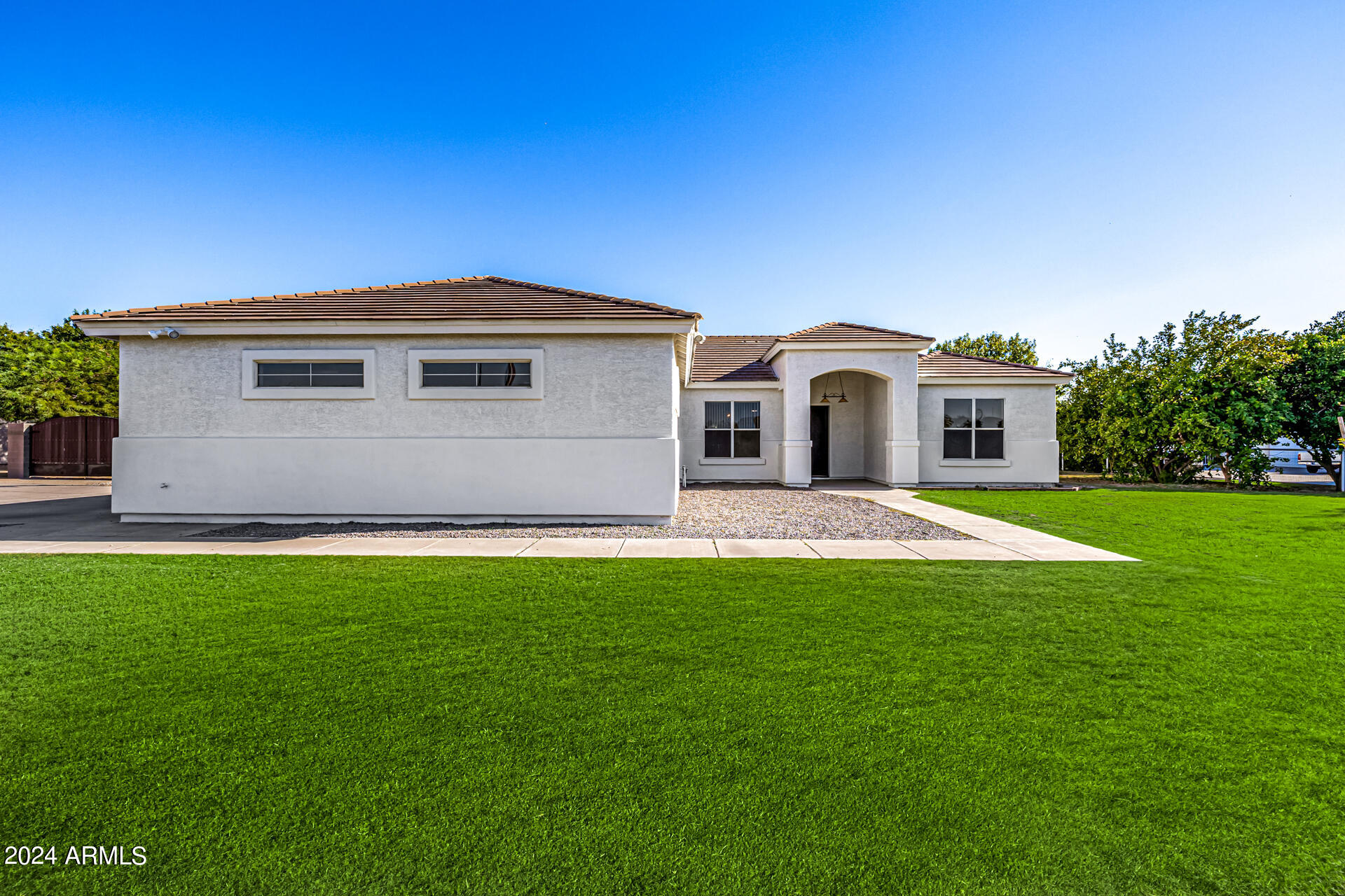 2565 E QUEEN CREEK Road