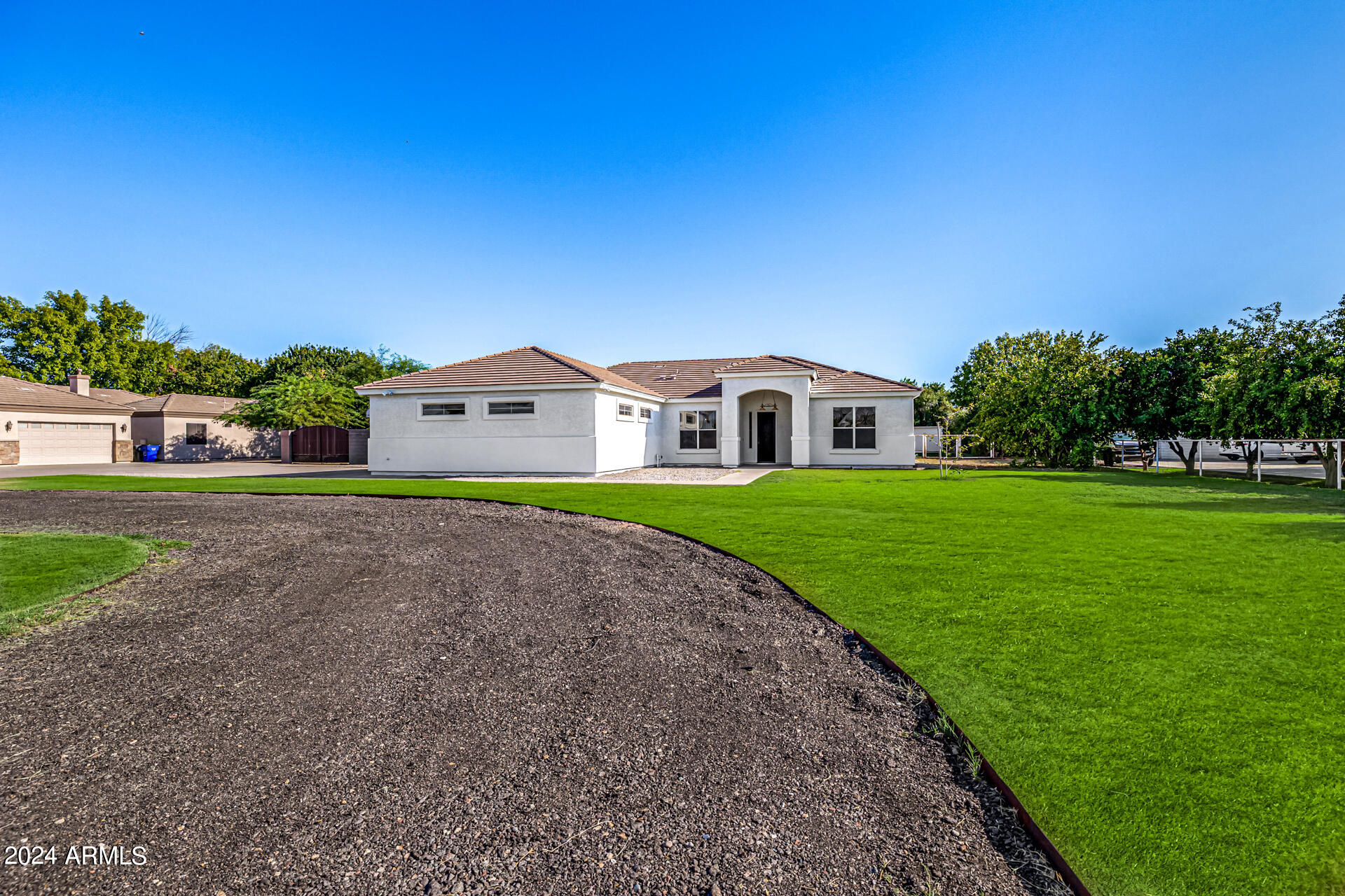 2565 E QUEEN CREEK Road
