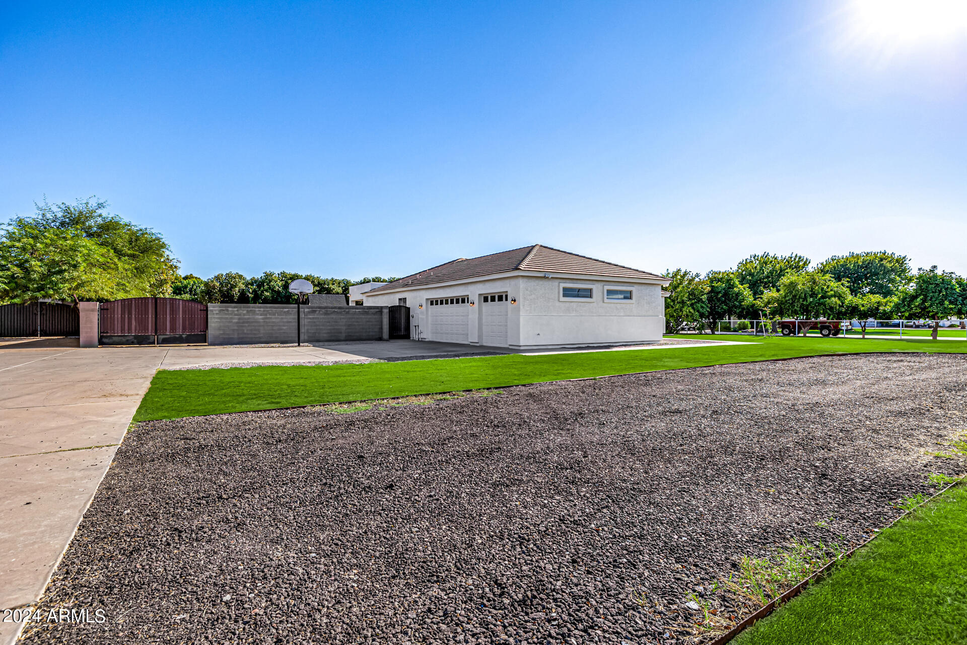 2565 E QUEEN CREEK Road