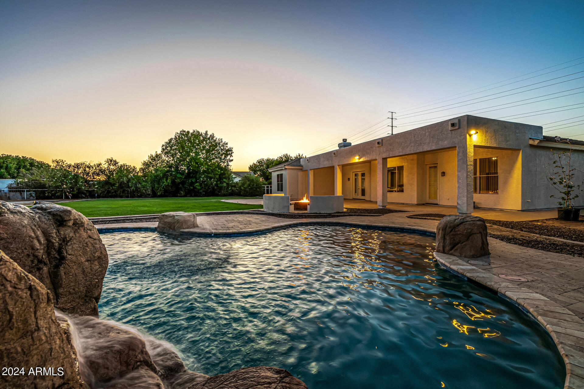2565 E QUEEN CREEK Road