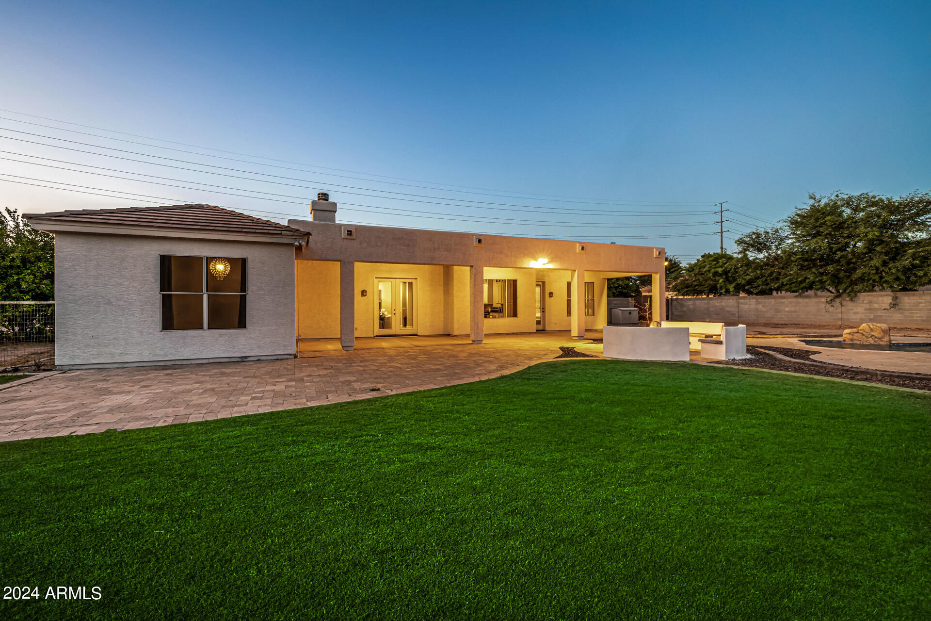 2565 E QUEEN CREEK Road