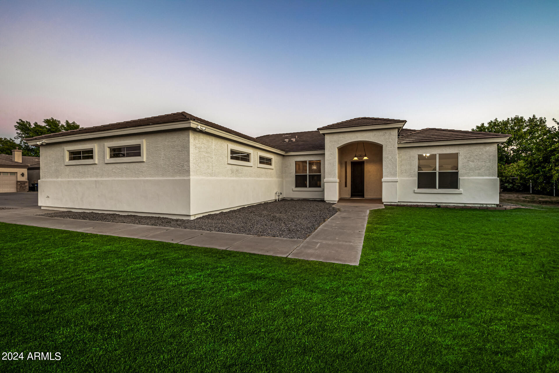 2565 E QUEEN CREEK Road