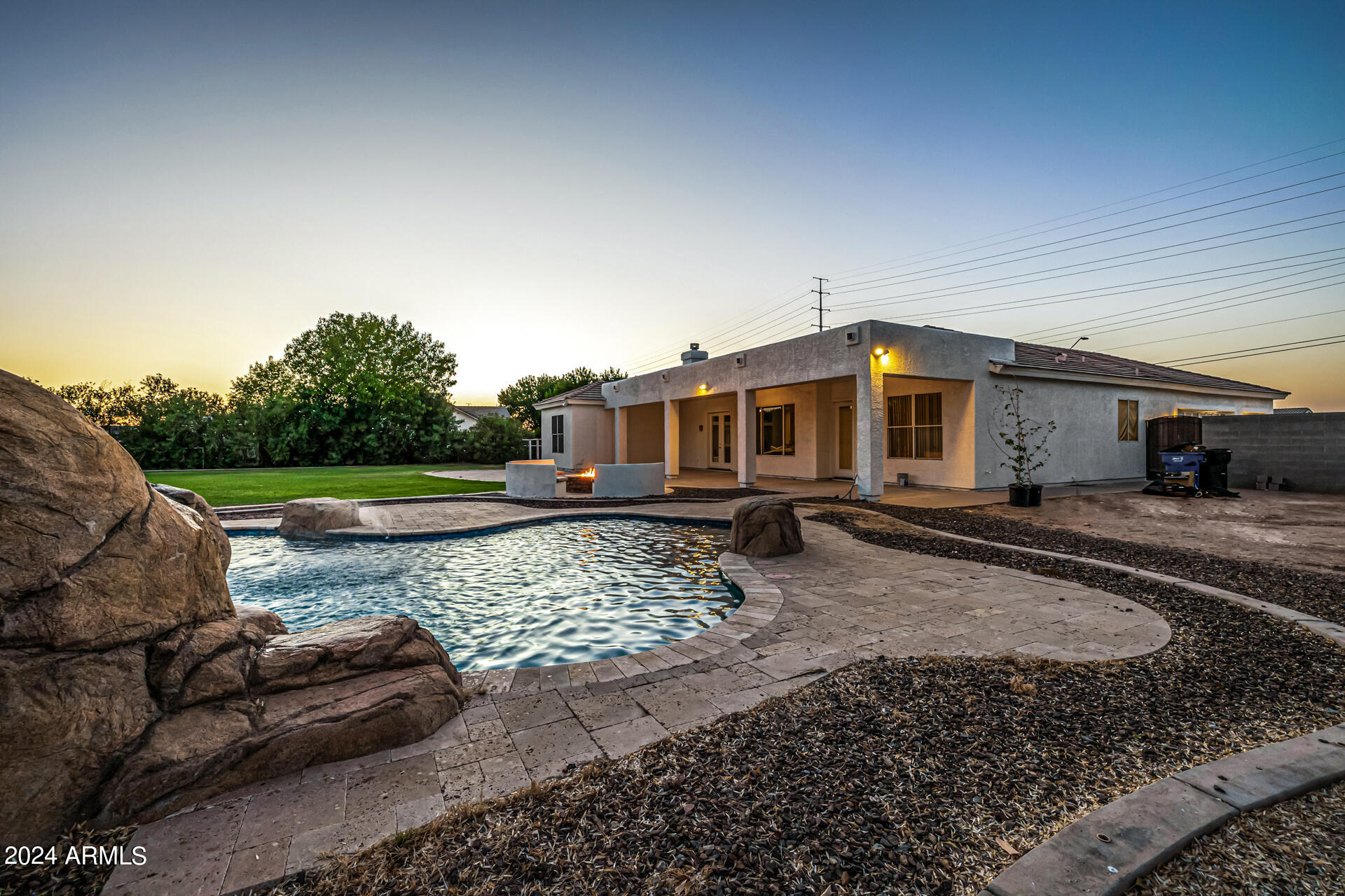 2565 E QUEEN CREEK Road