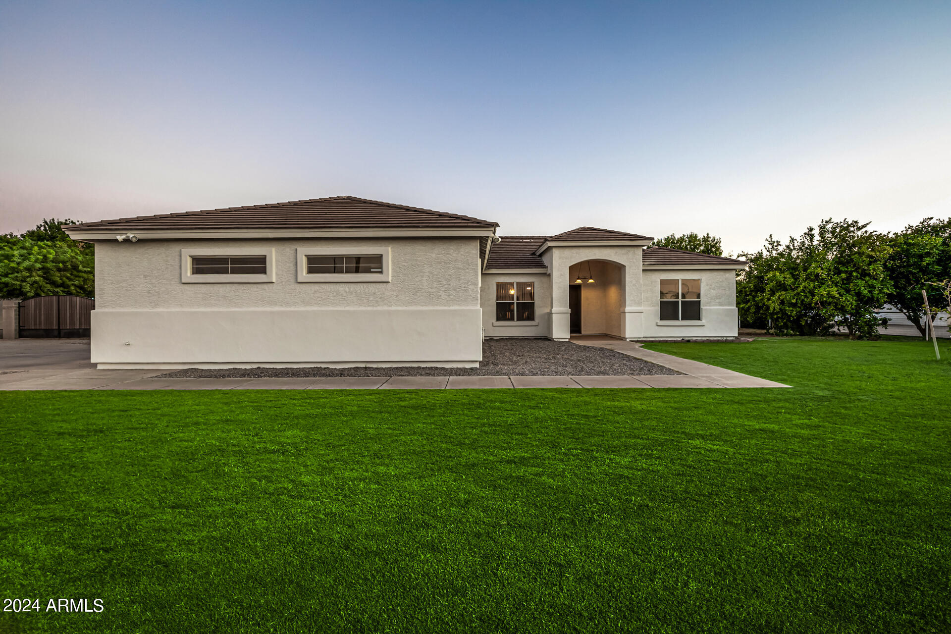 2565 E QUEEN CREEK Road