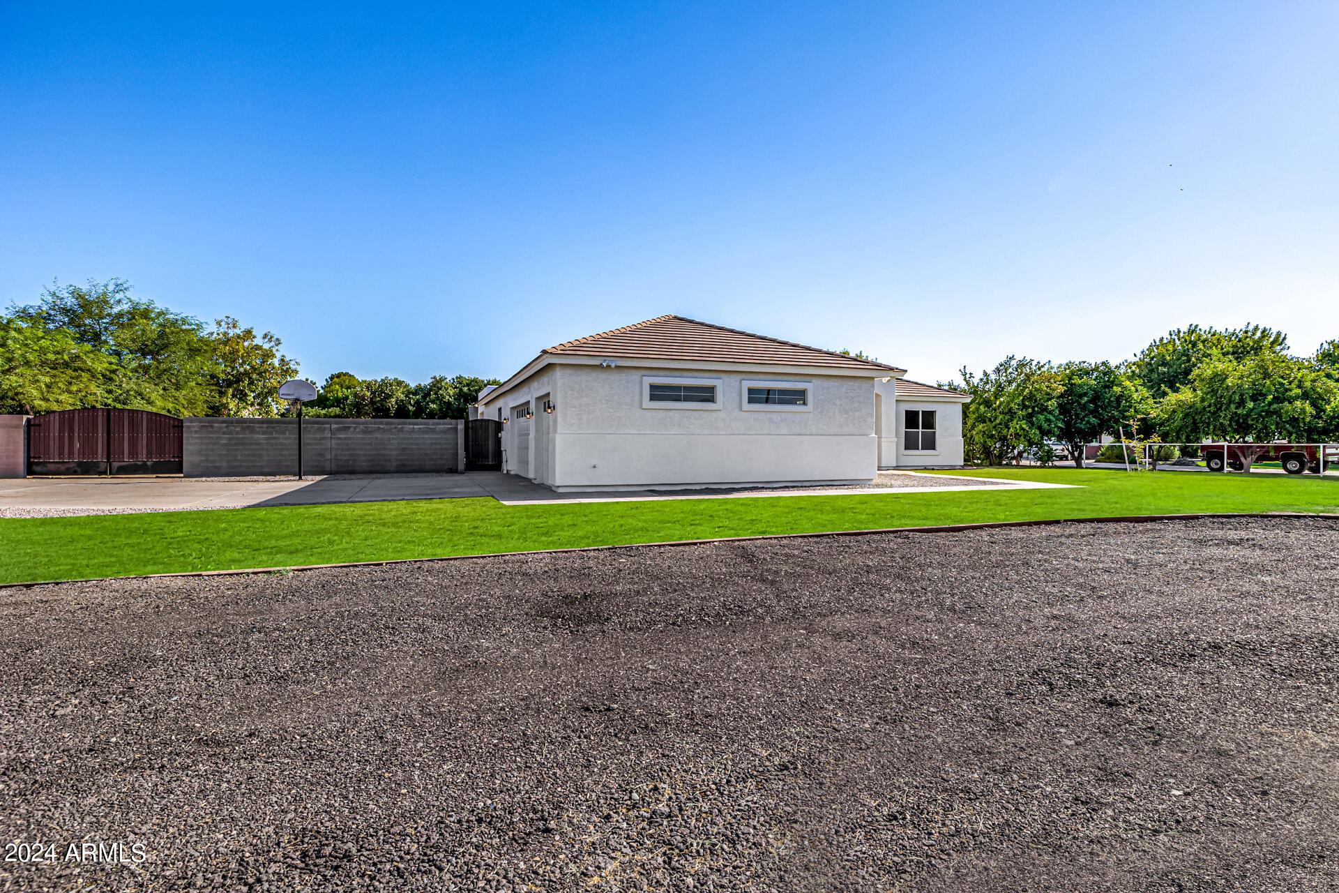 2565 E QUEEN CREEK Road
