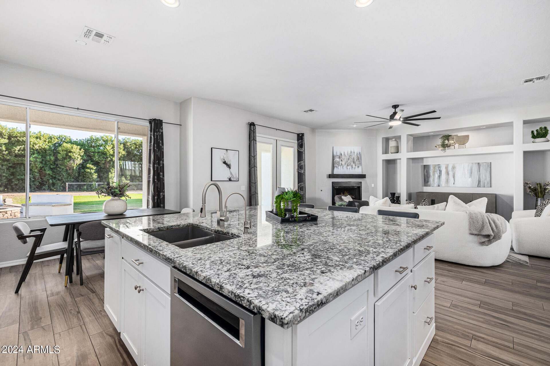 2565 E QUEEN CREEK Road