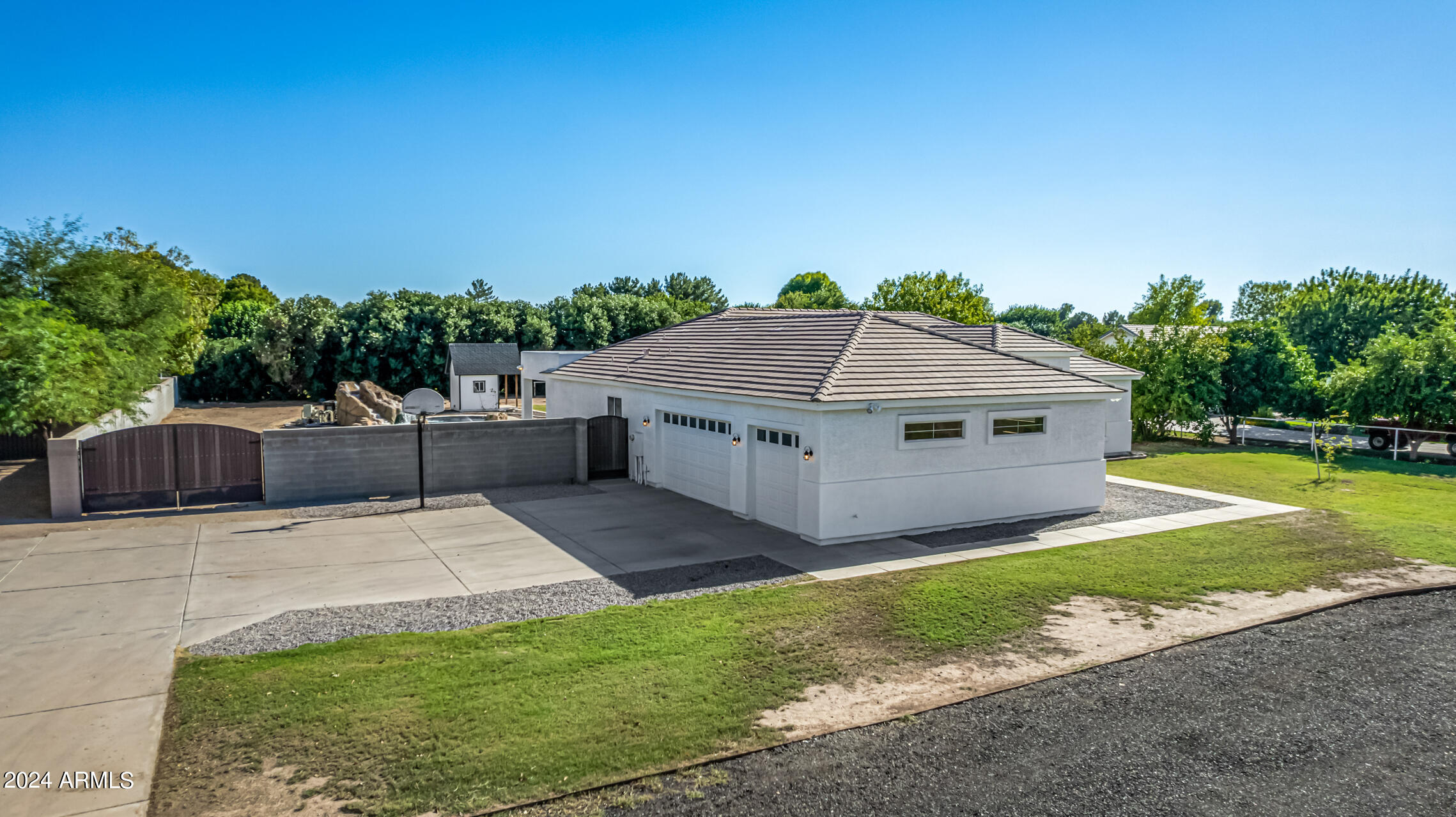 2565 E QUEEN CREEK Road