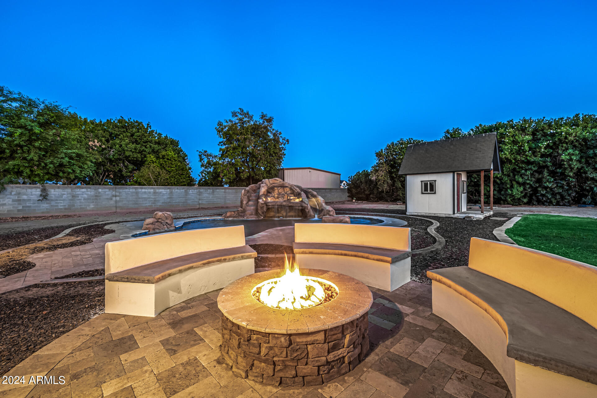 2565 E QUEEN CREEK Road