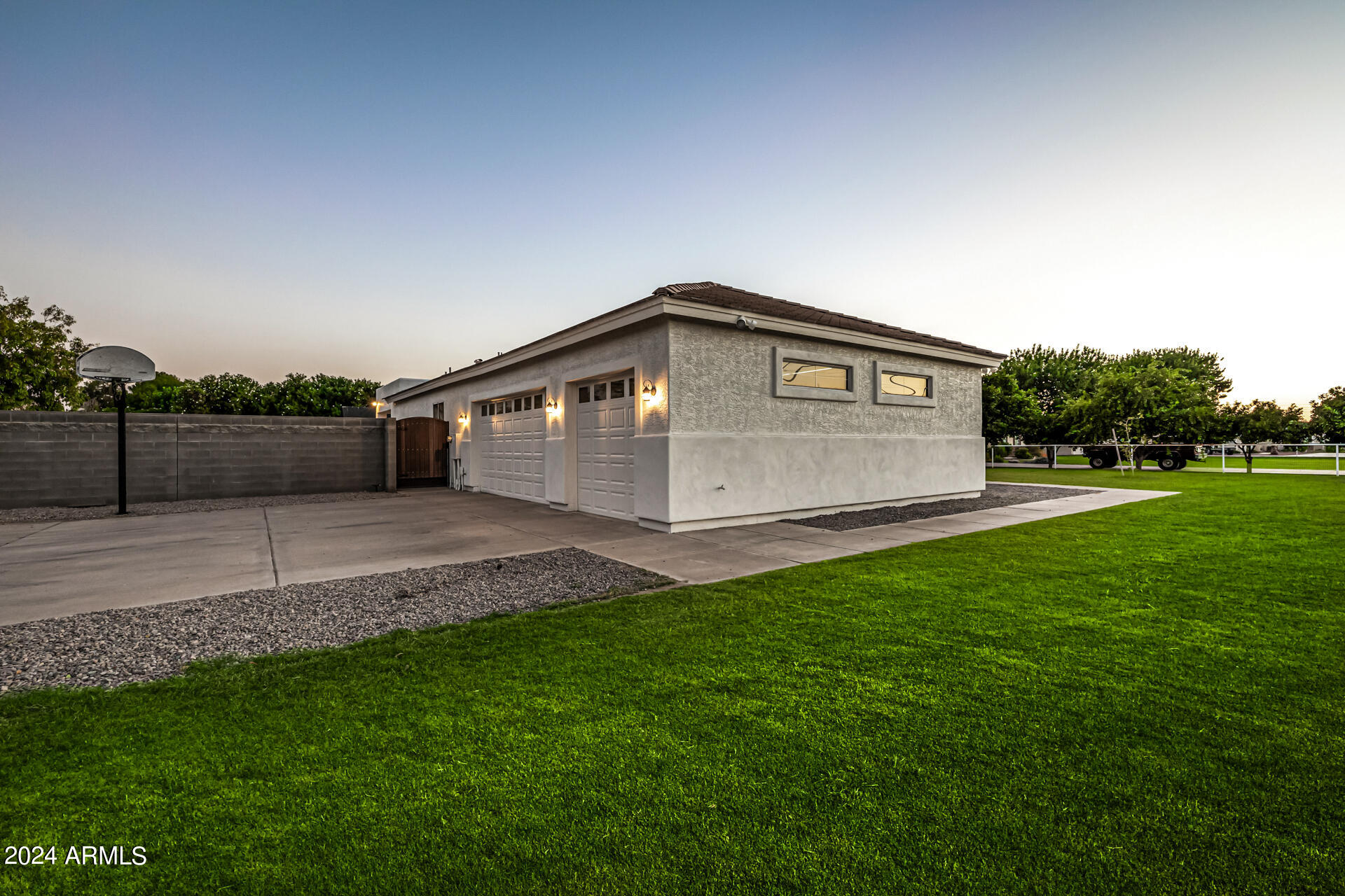 2565 E QUEEN CREEK Road