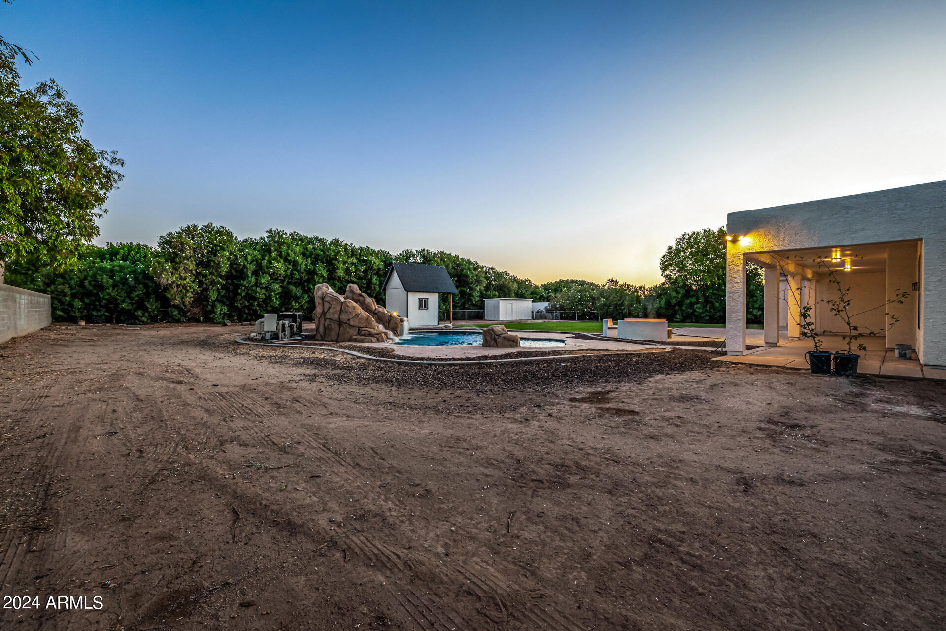 2565 E QUEEN CREEK Road