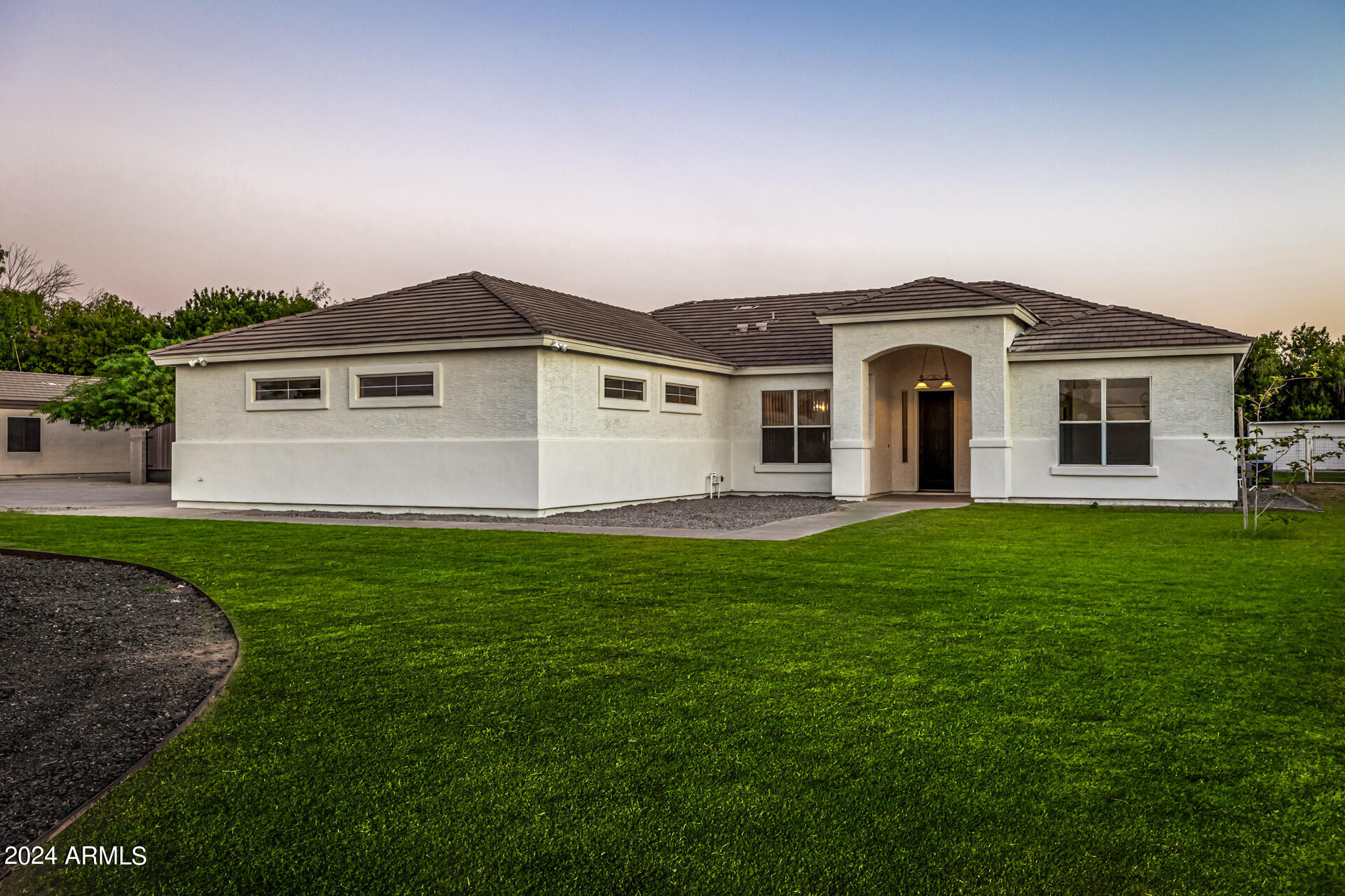 2565 E QUEEN CREEK Road