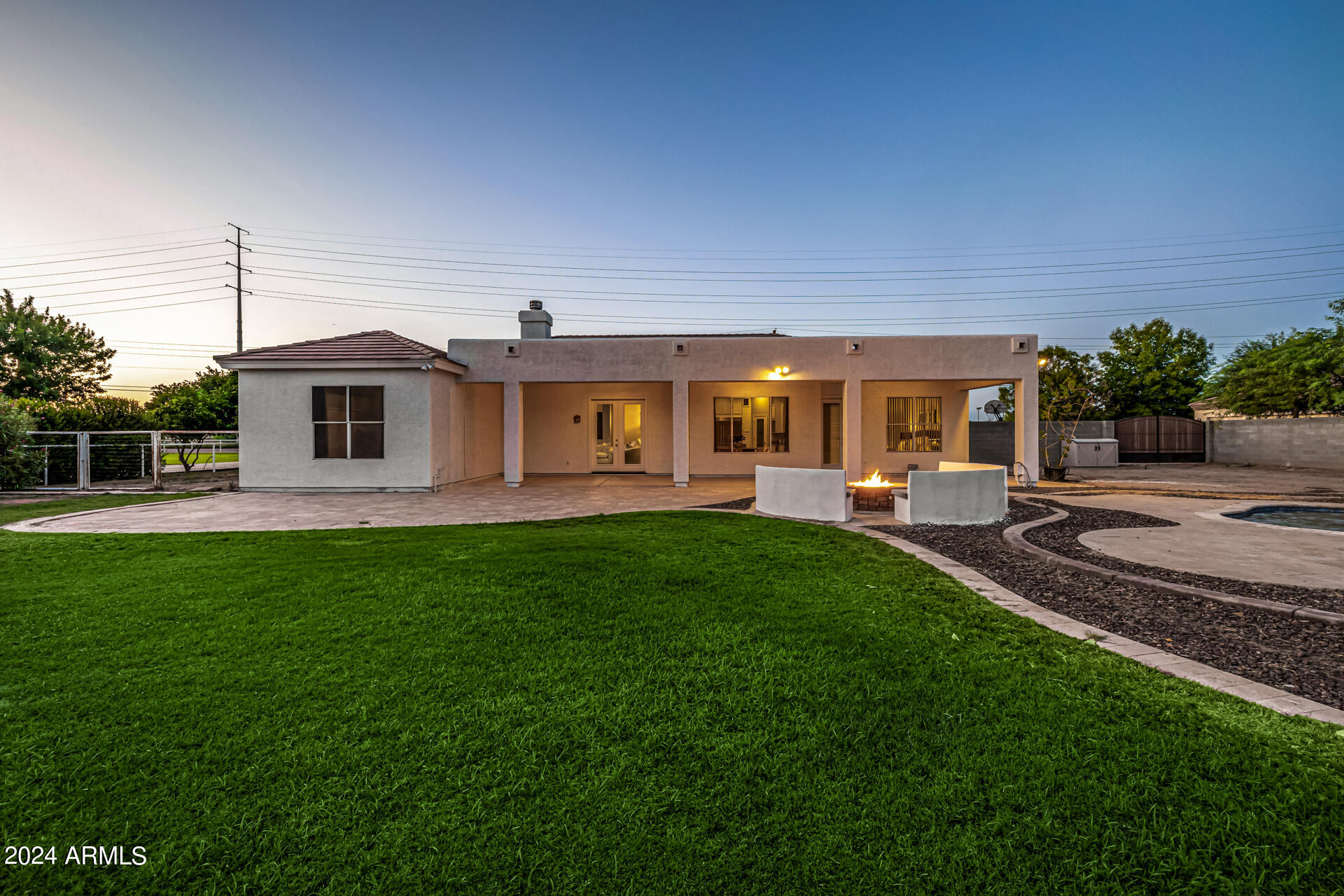 2565 E QUEEN CREEK Road