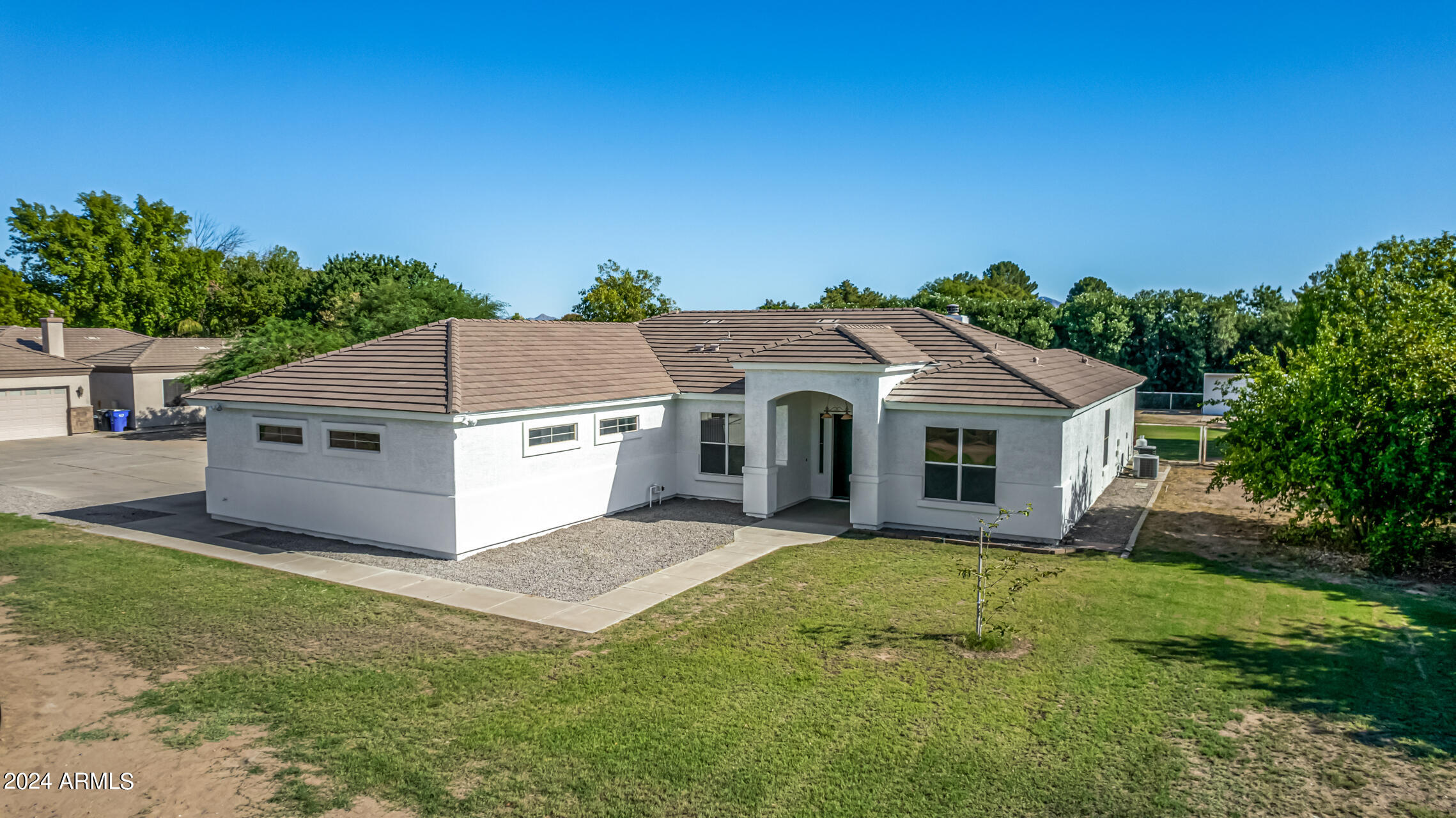2565 E QUEEN CREEK Road