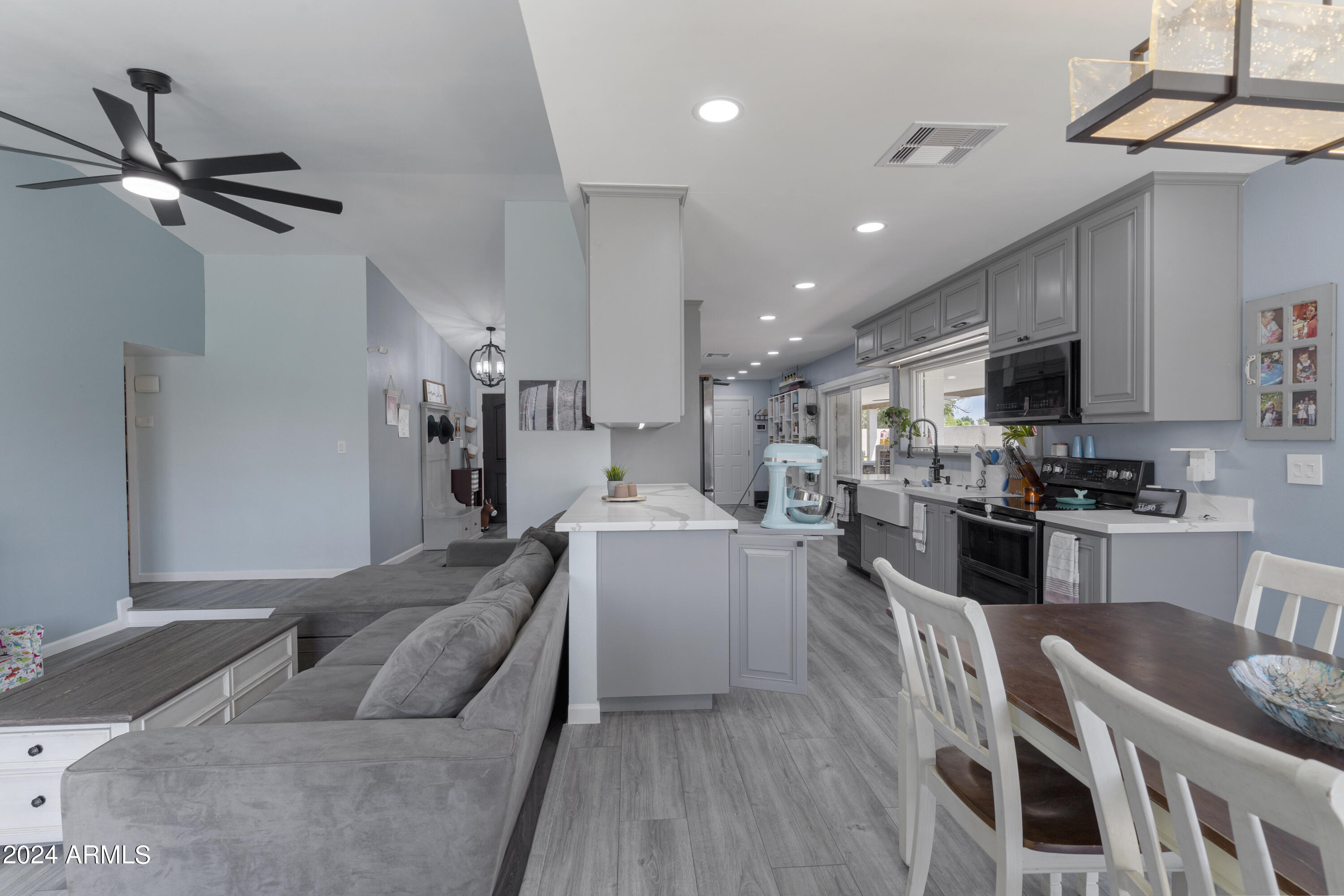 5205 W MOUNTAIN VIEW Road