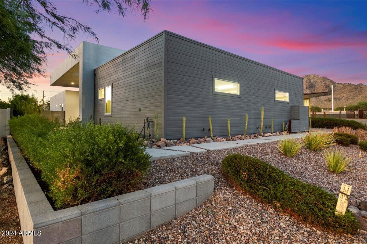 1822 E PALMAIRE Avenue