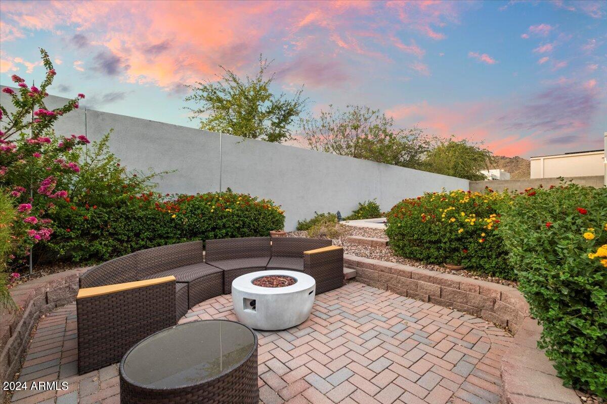 1822 E PALMAIRE Avenue