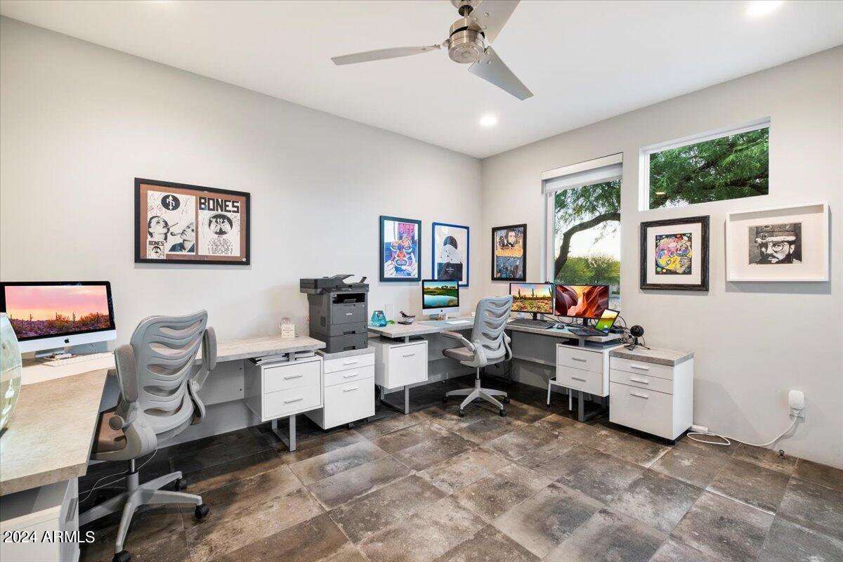 1822 E PALMAIRE Avenue