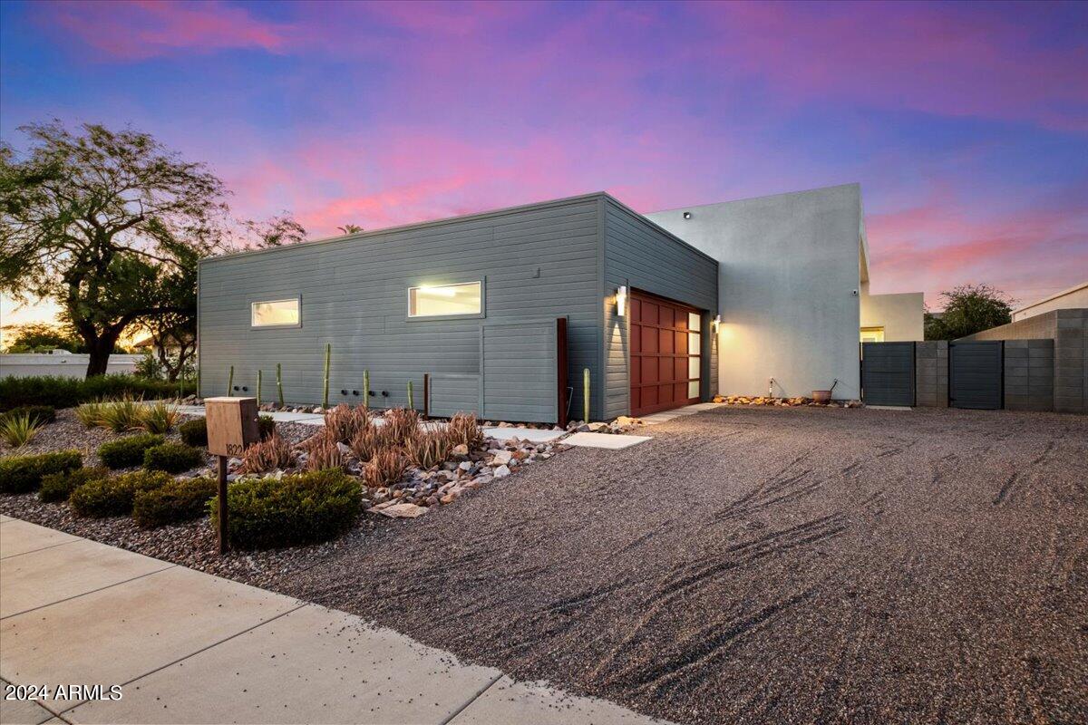 1822 E PALMAIRE Avenue