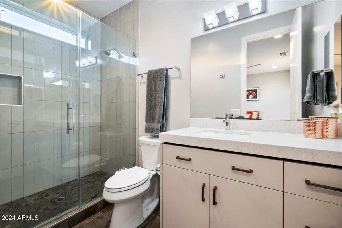 1822 E PALMAIRE Avenue