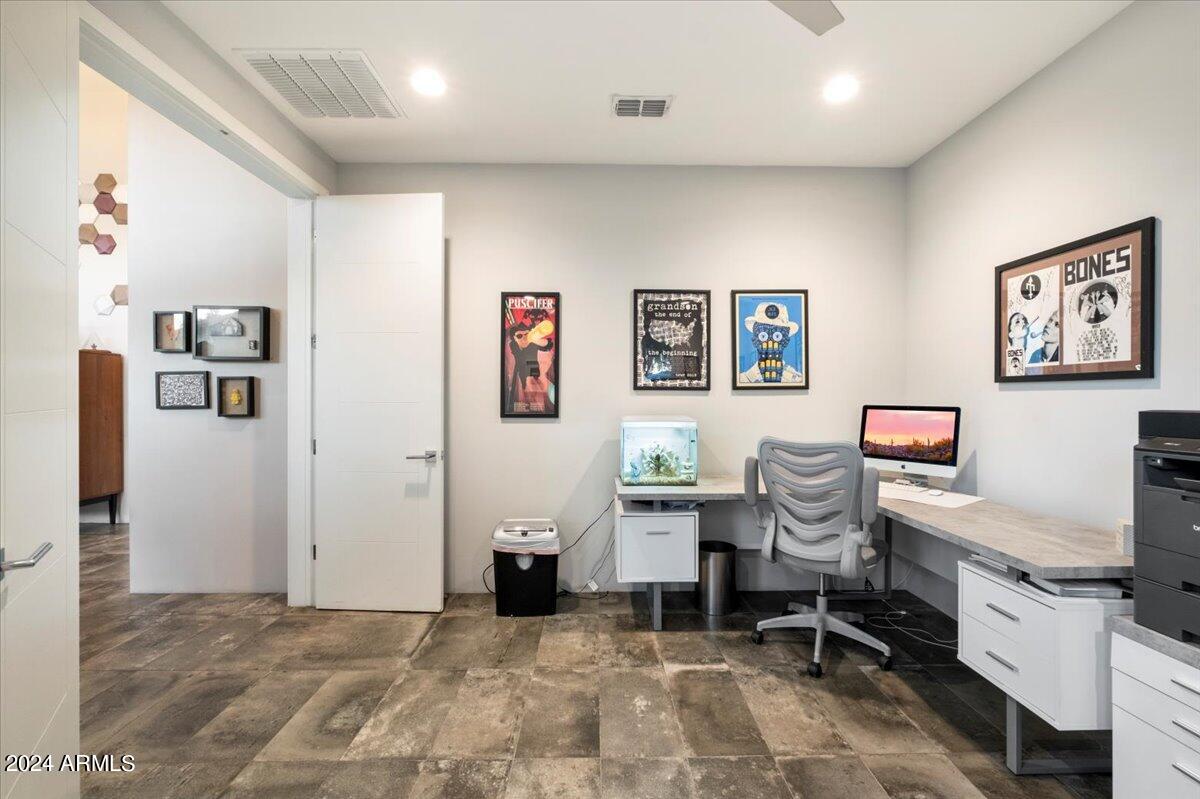 1822 E PALMAIRE Avenue