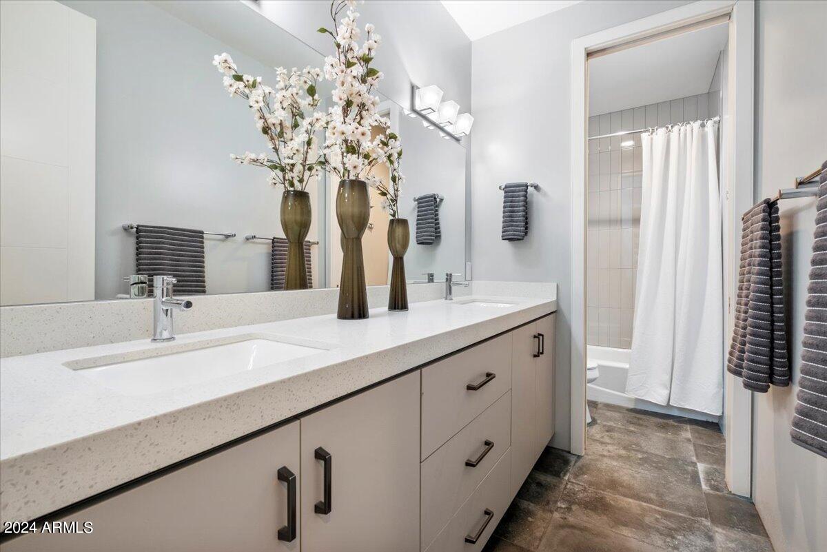 1822 E PALMAIRE Avenue