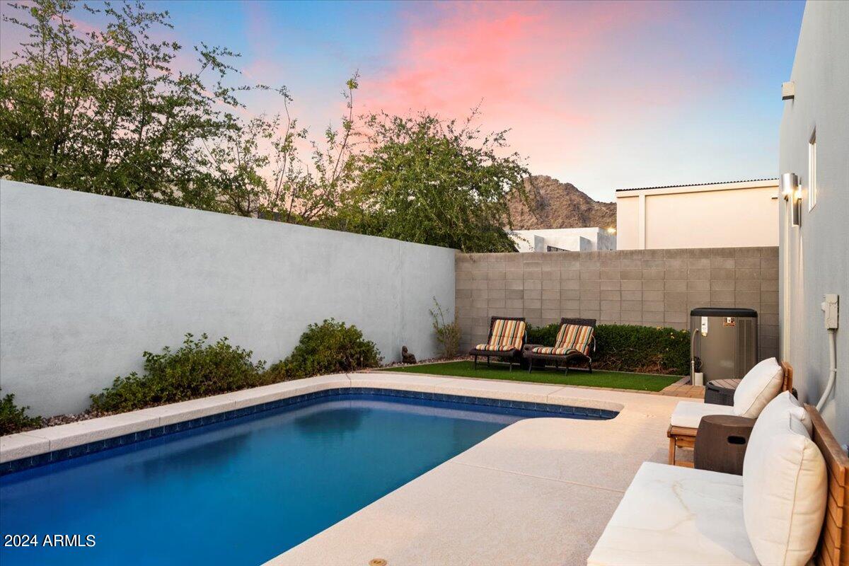 1822 E PALMAIRE Avenue