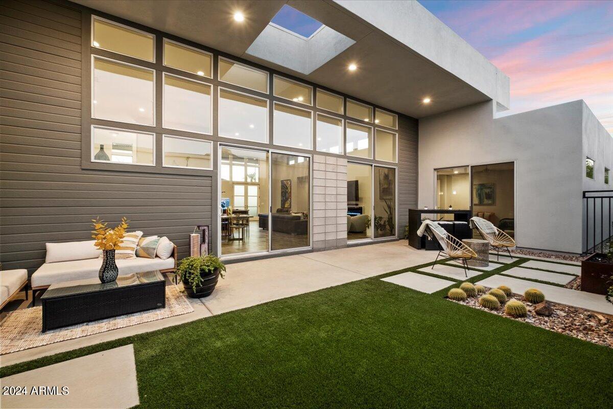 1822 E PALMAIRE Avenue