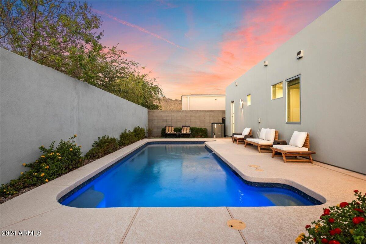 1822 E PALMAIRE Avenue