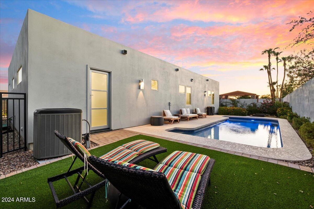 1822 E PALMAIRE Avenue