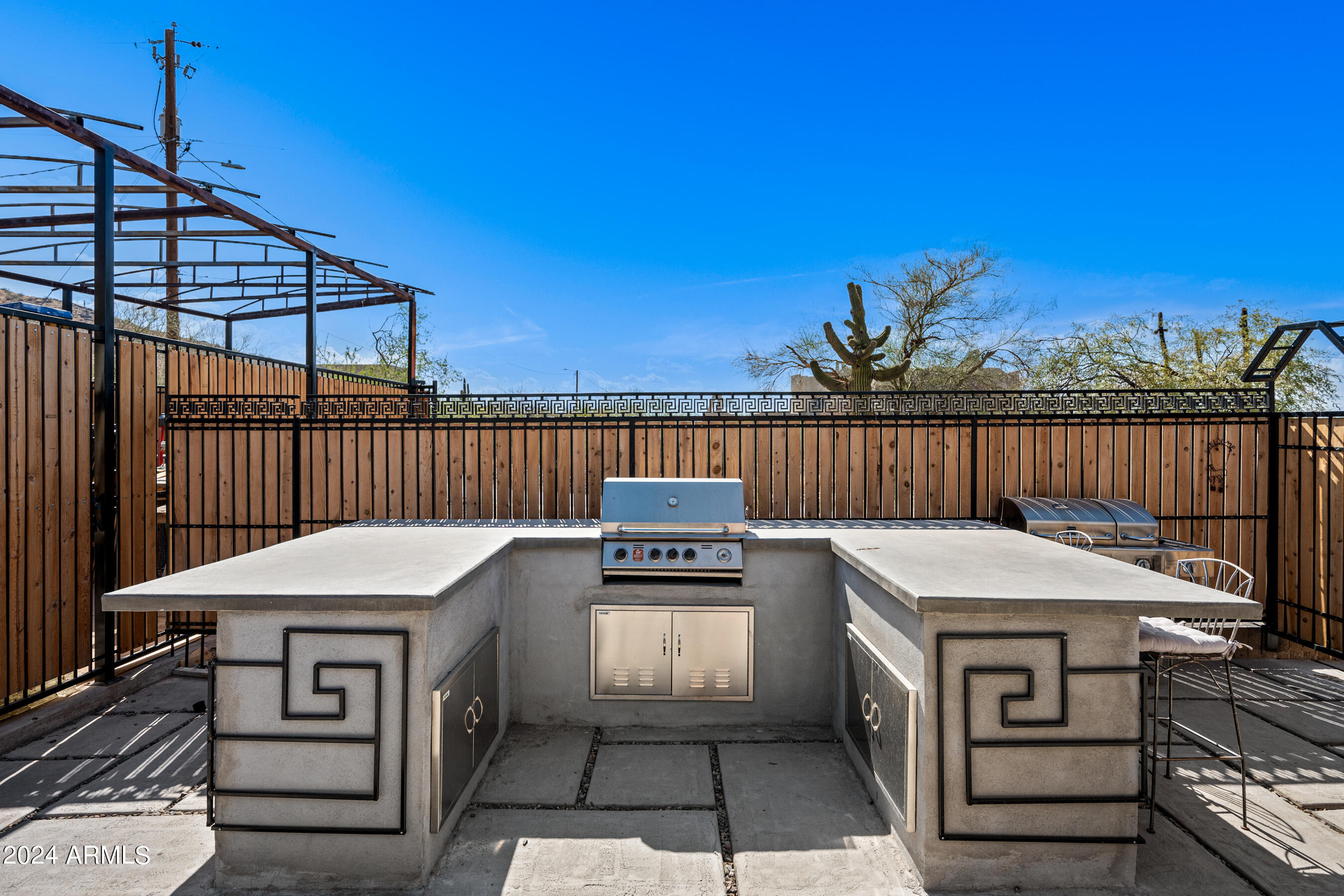 8243 S 40TH Street