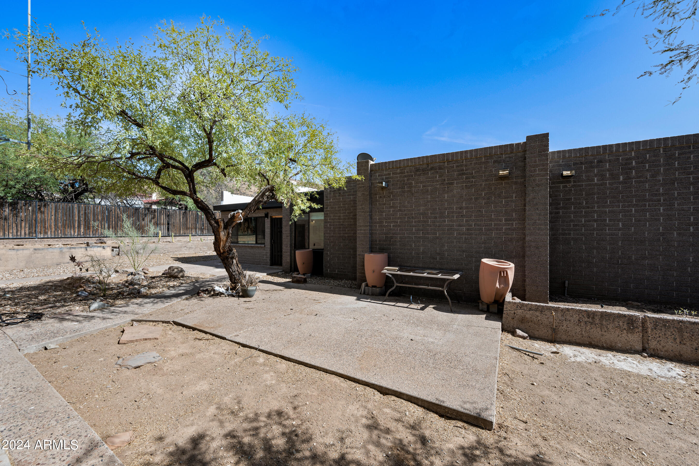 8243 S 40TH Street