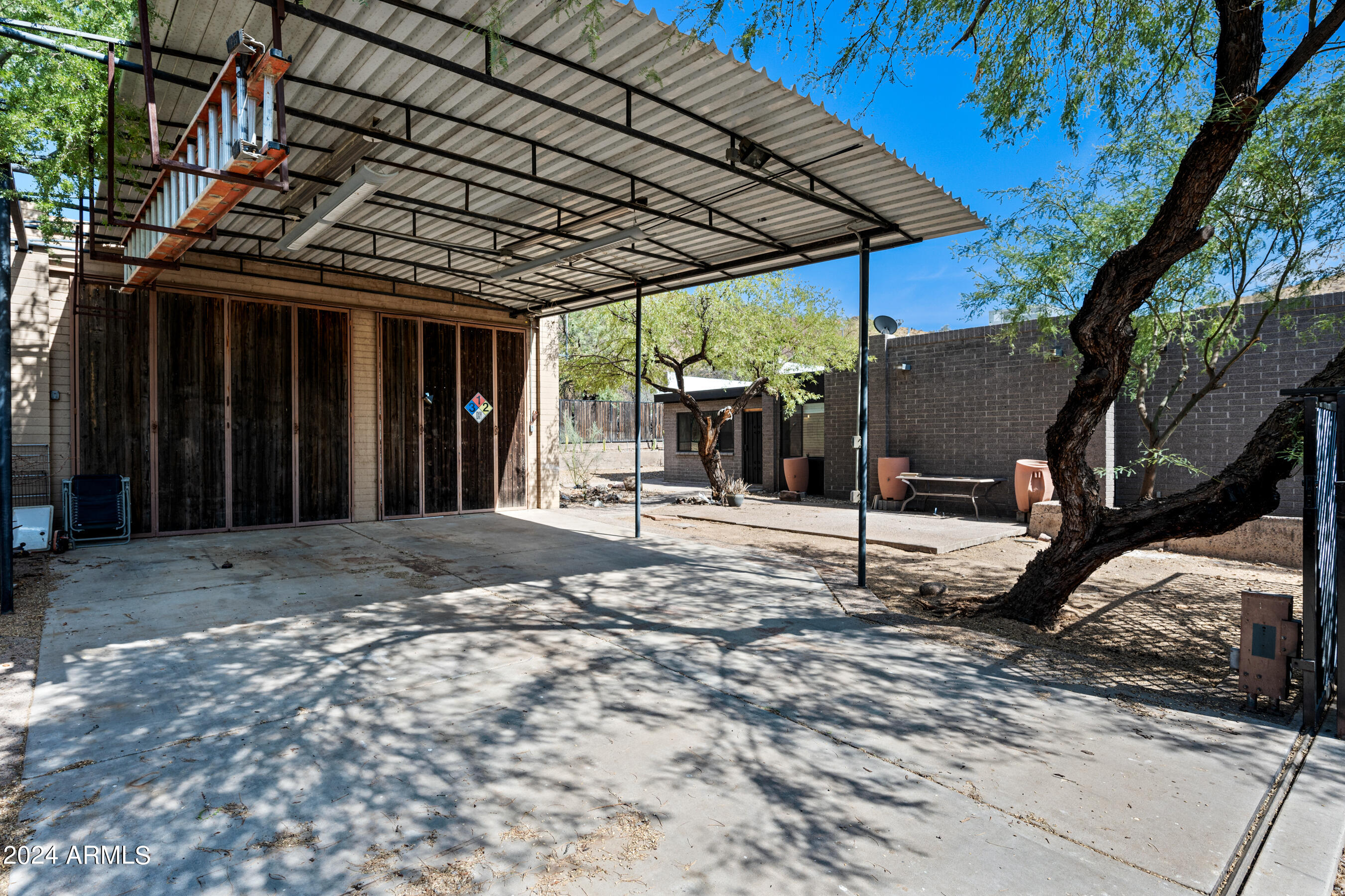 8243 S 40TH Street