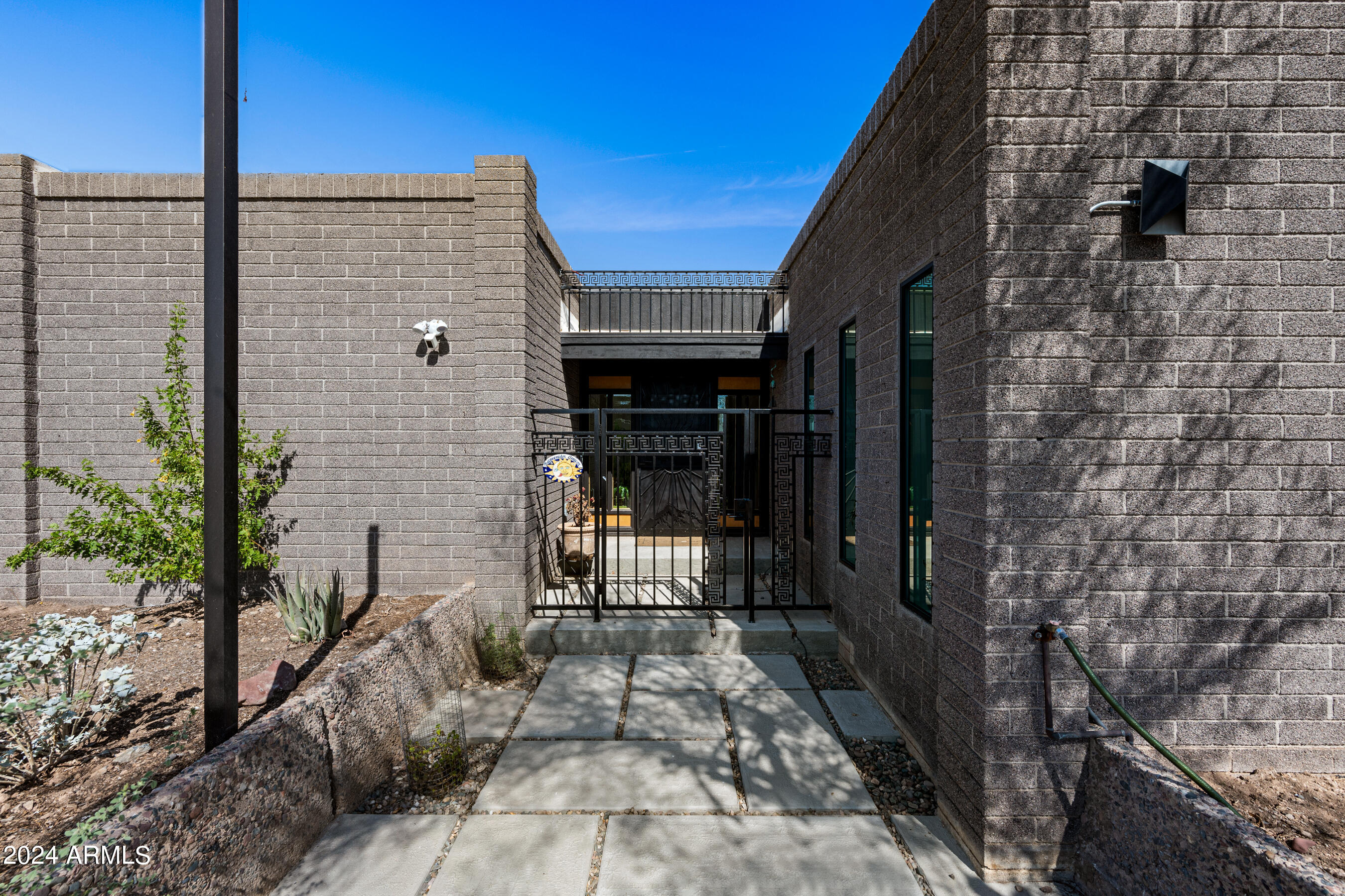 8243 S 40TH Street