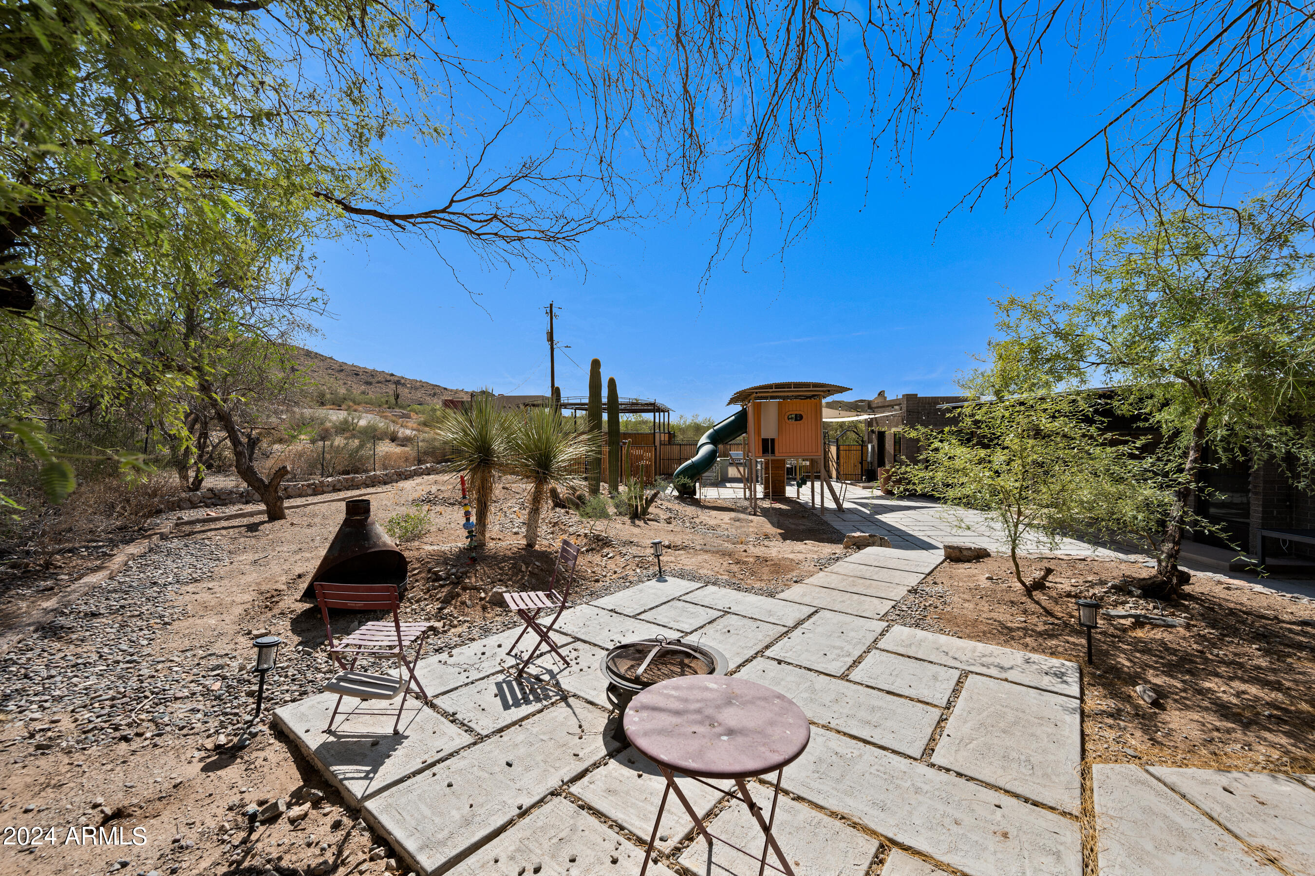 8243 S 40TH Street
