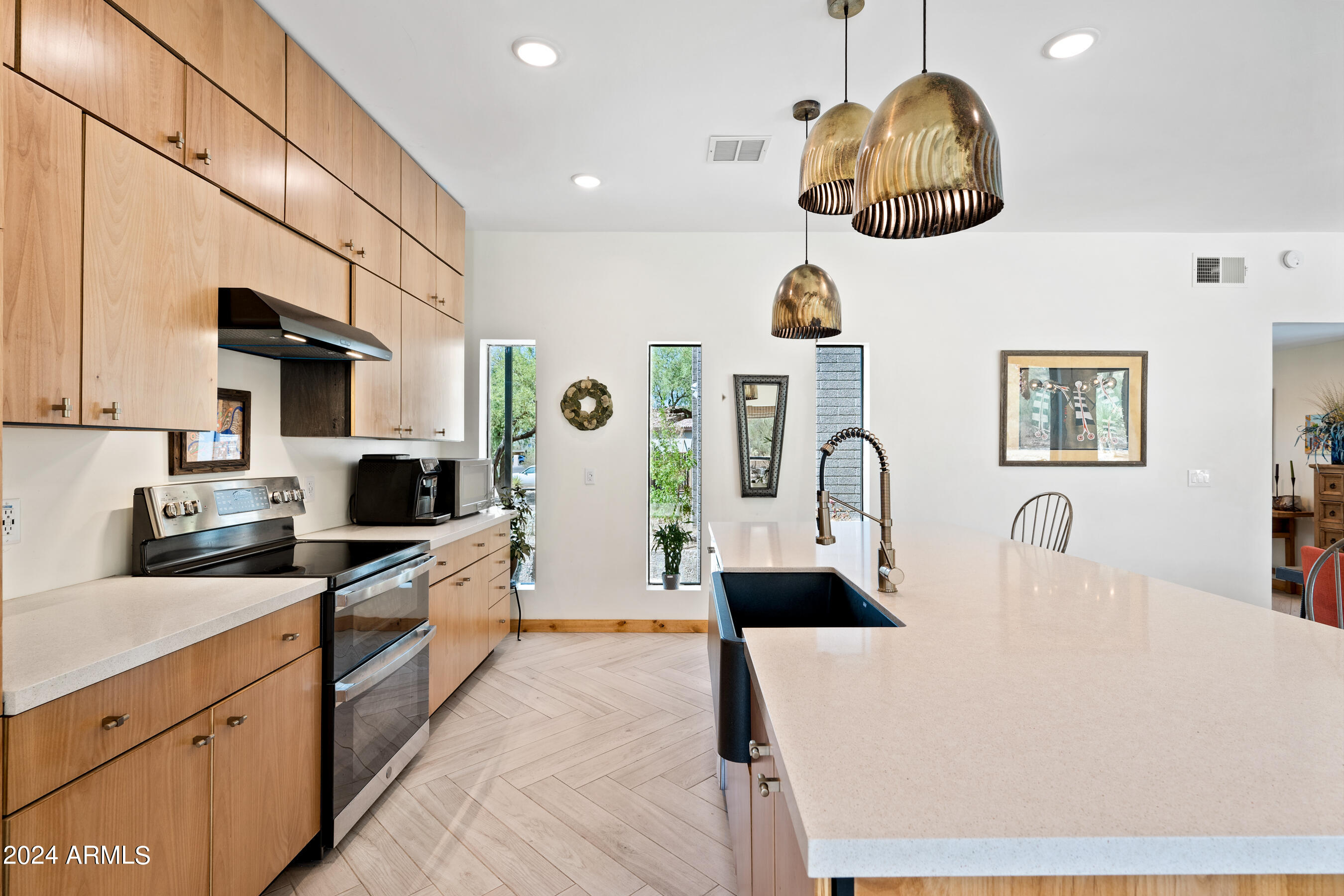8243 S 40TH Street