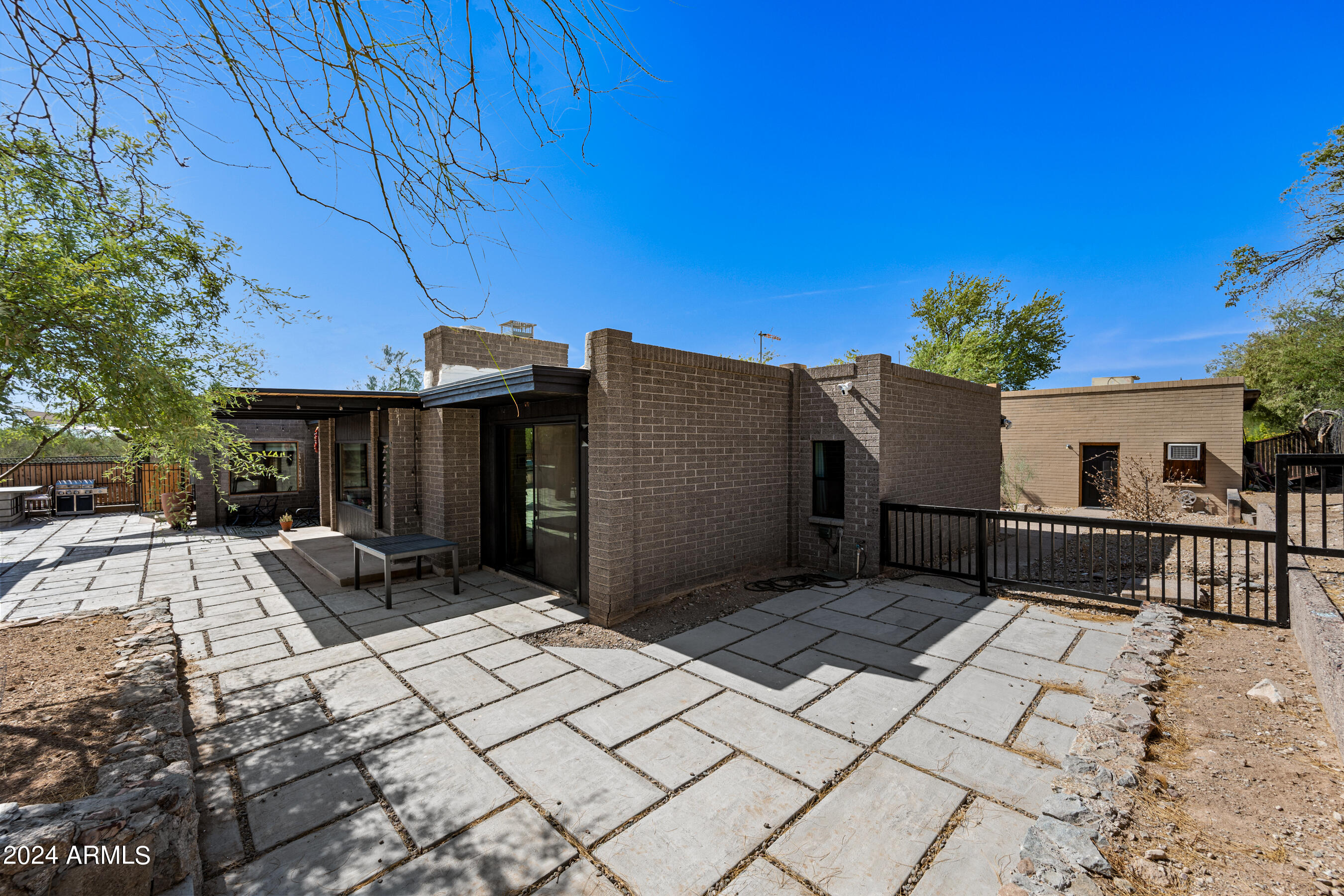 8243 S 40TH Street